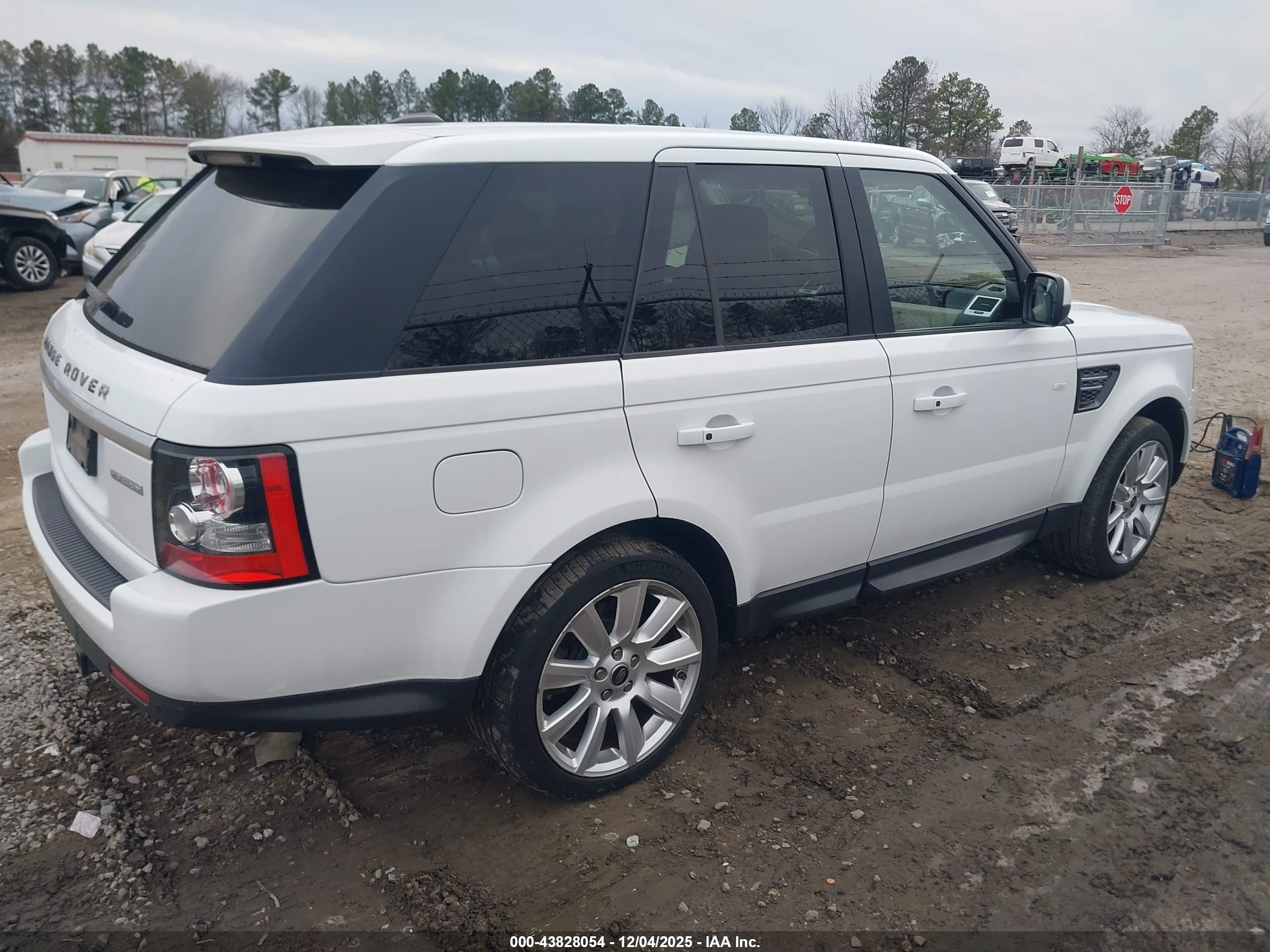 LAND ROVER image 4