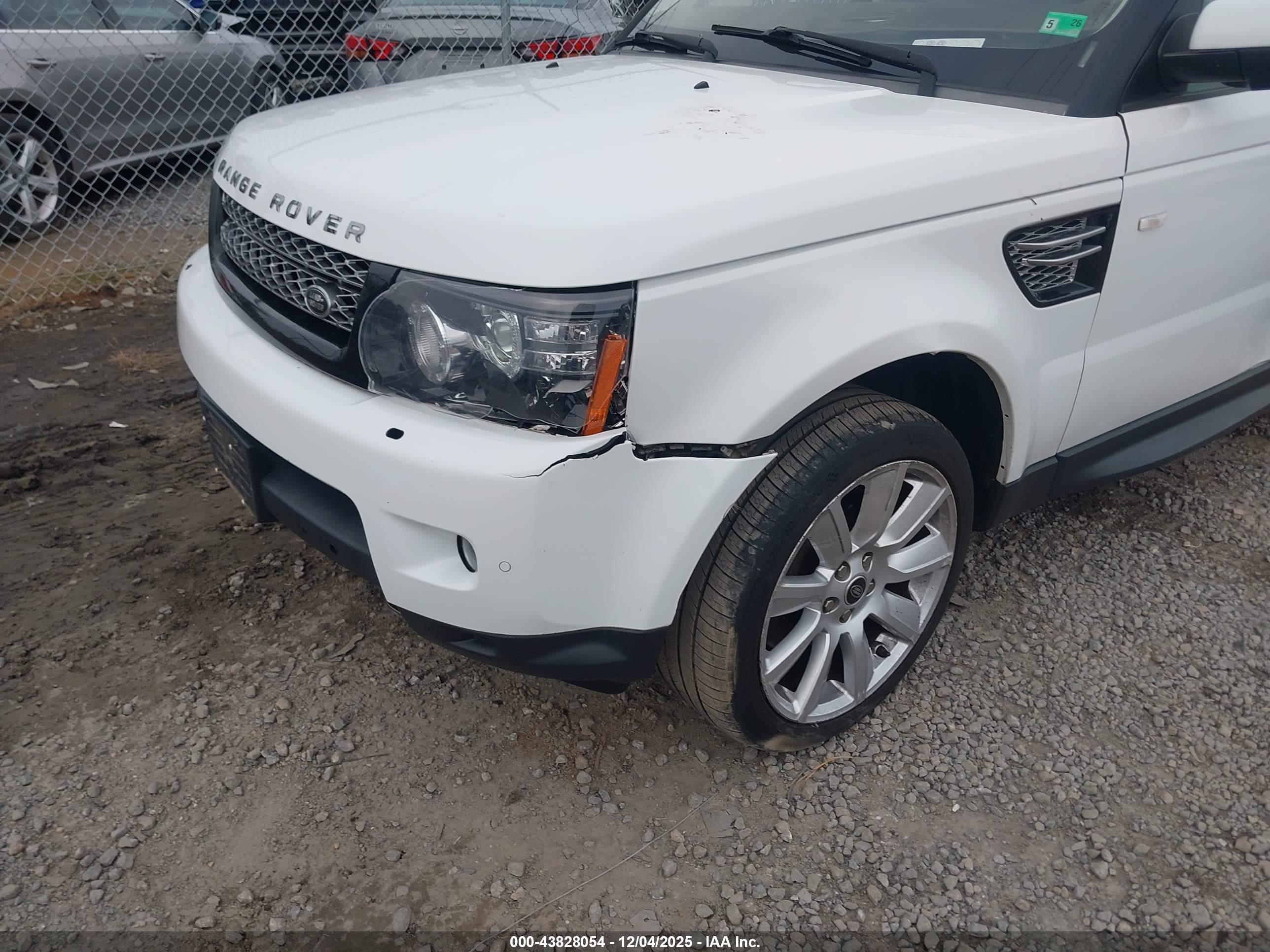LAND ROVER image 6
