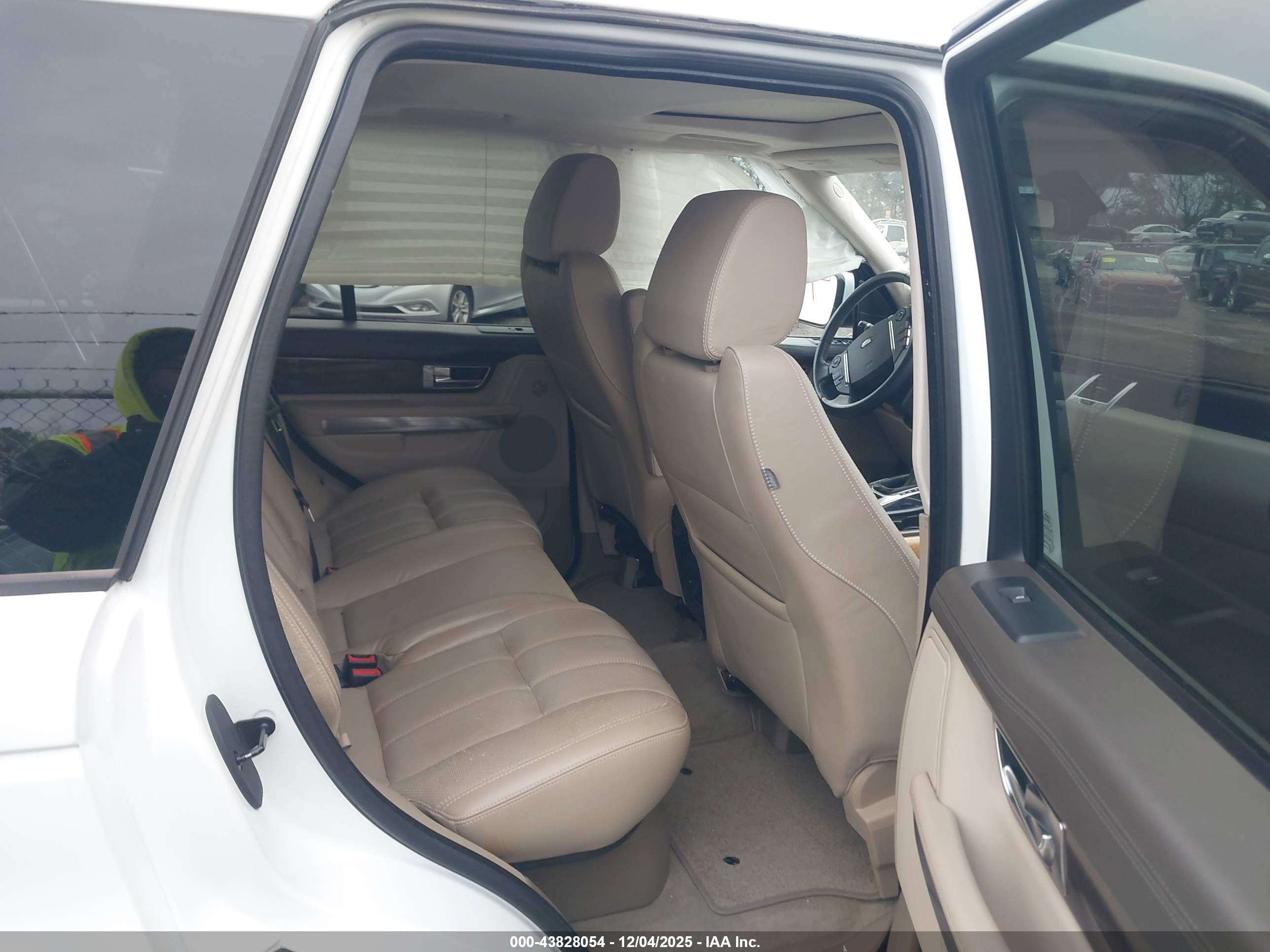 LAND ROVER image 8