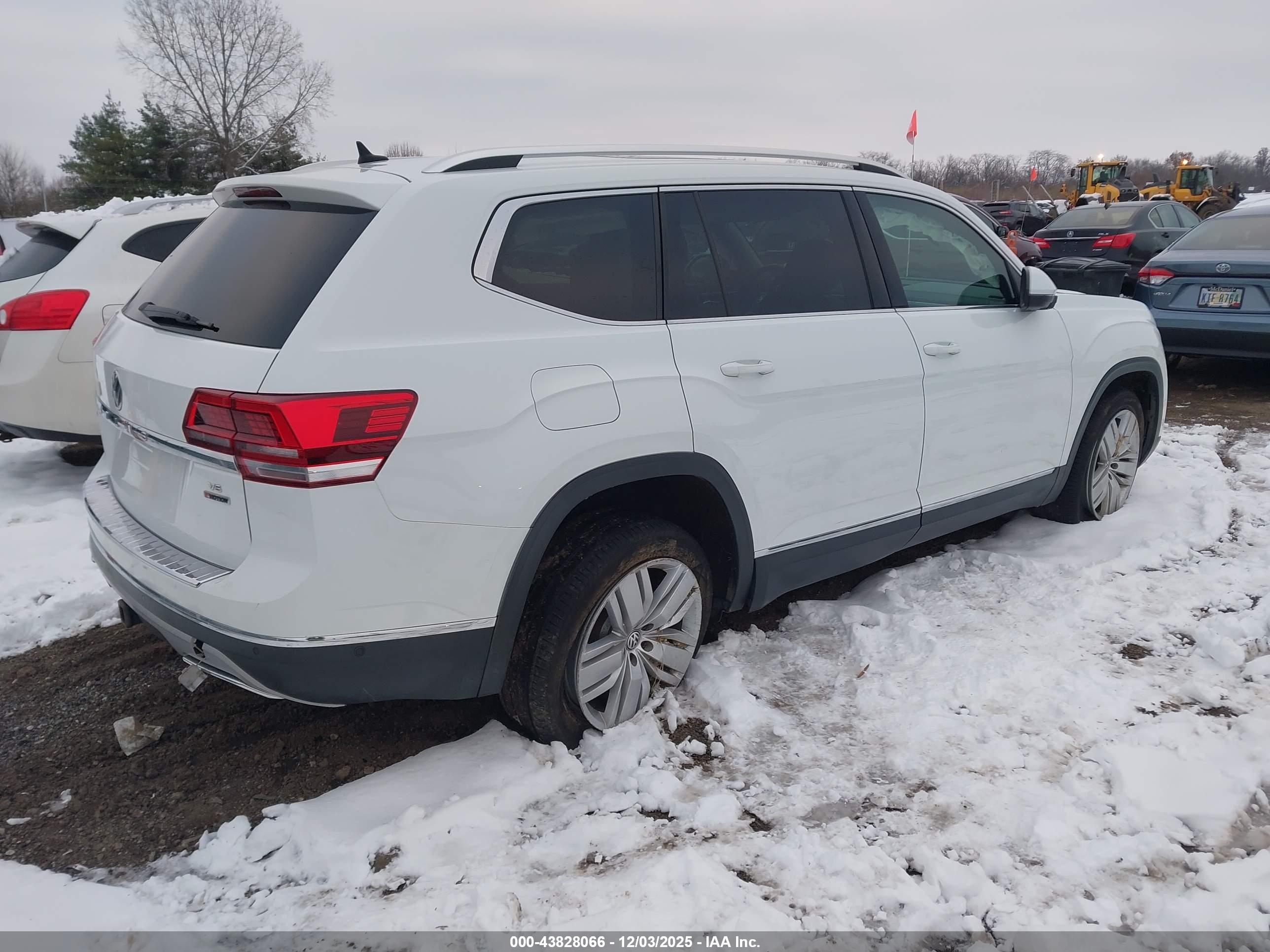 VOLKSWAGEN ATLAS image 4