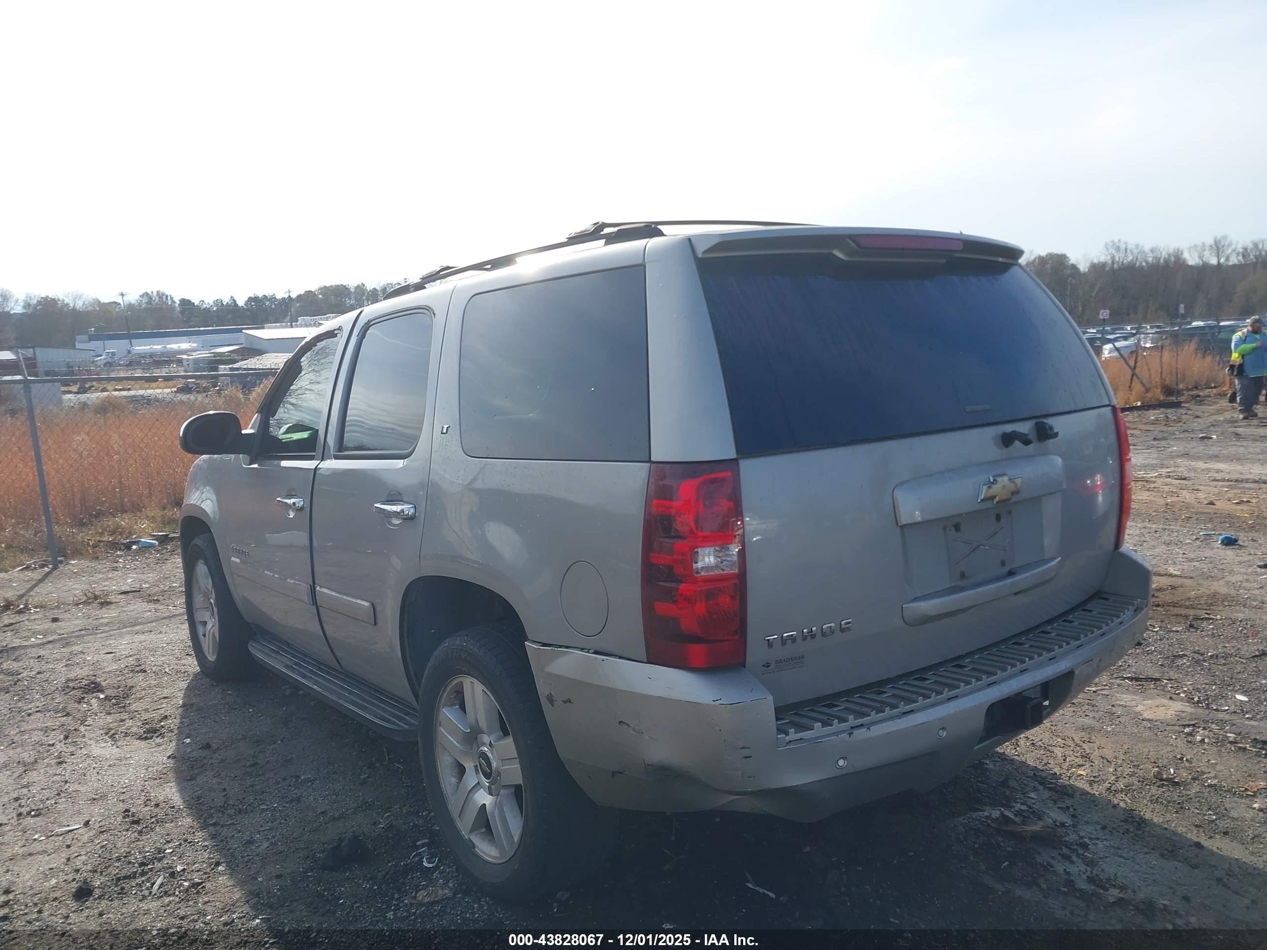 CHEVROLET TAHOE image 3