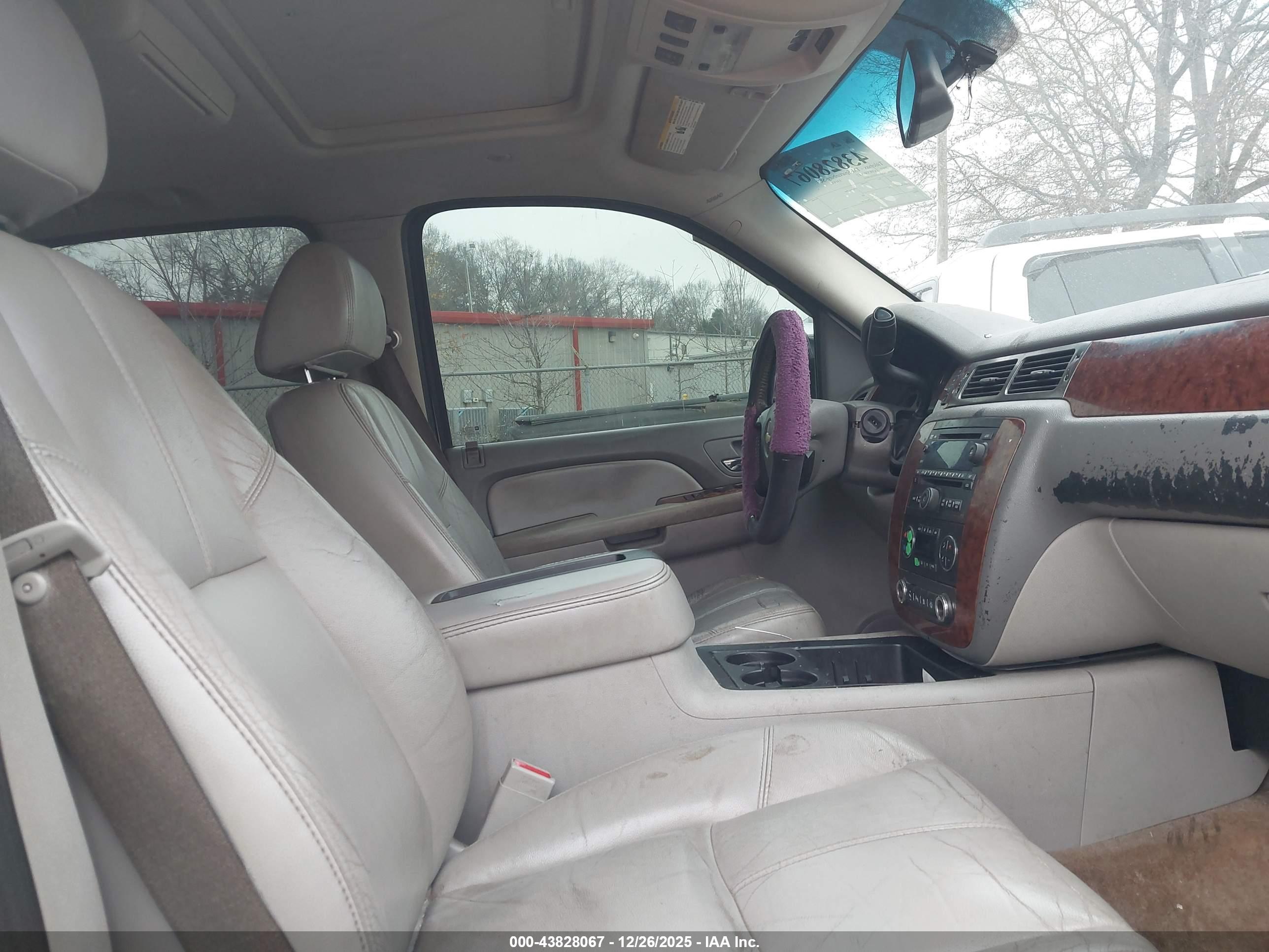CHEVROLET TAHOE image 5