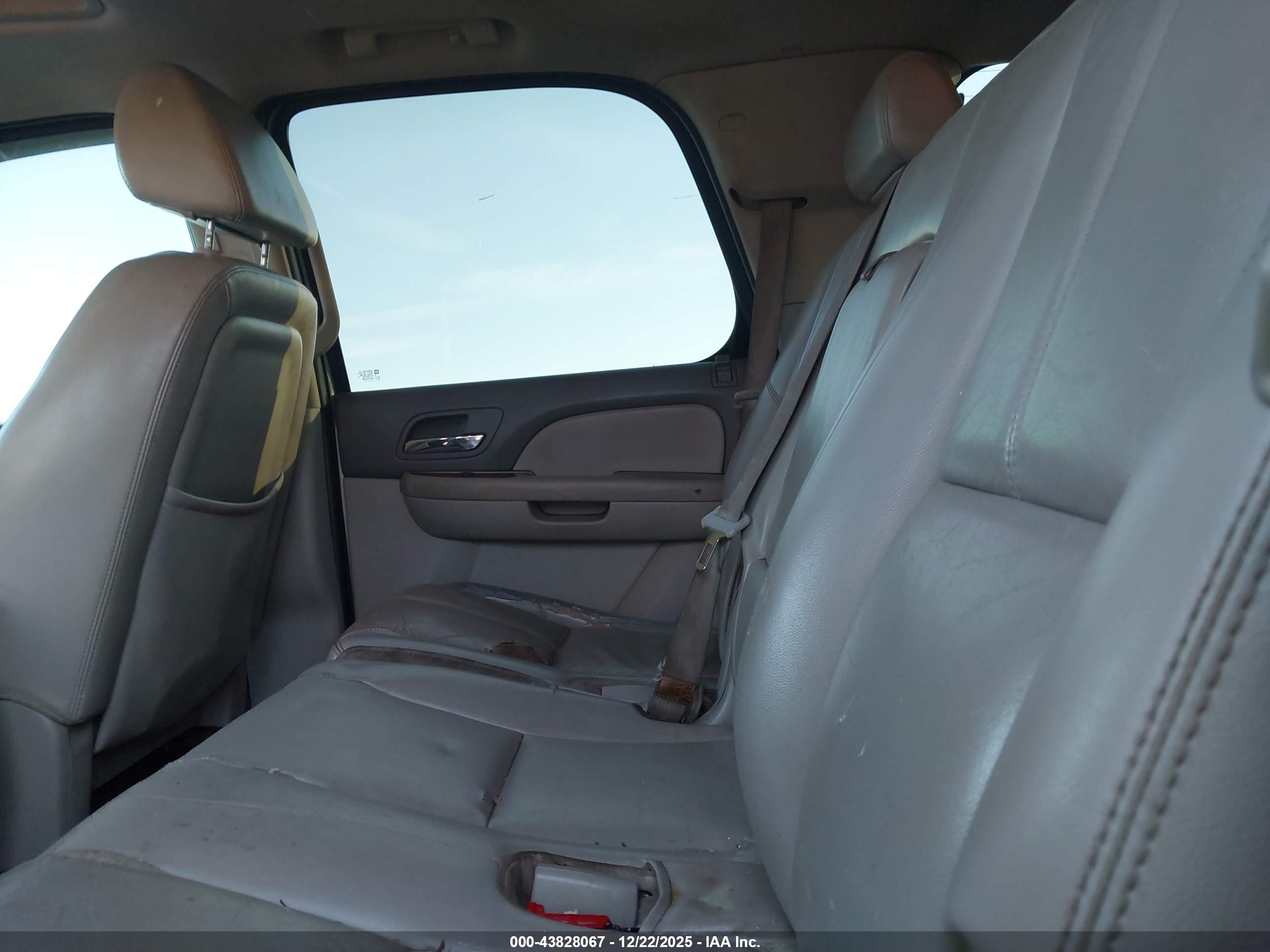 CHEVROLET TAHOE image 8