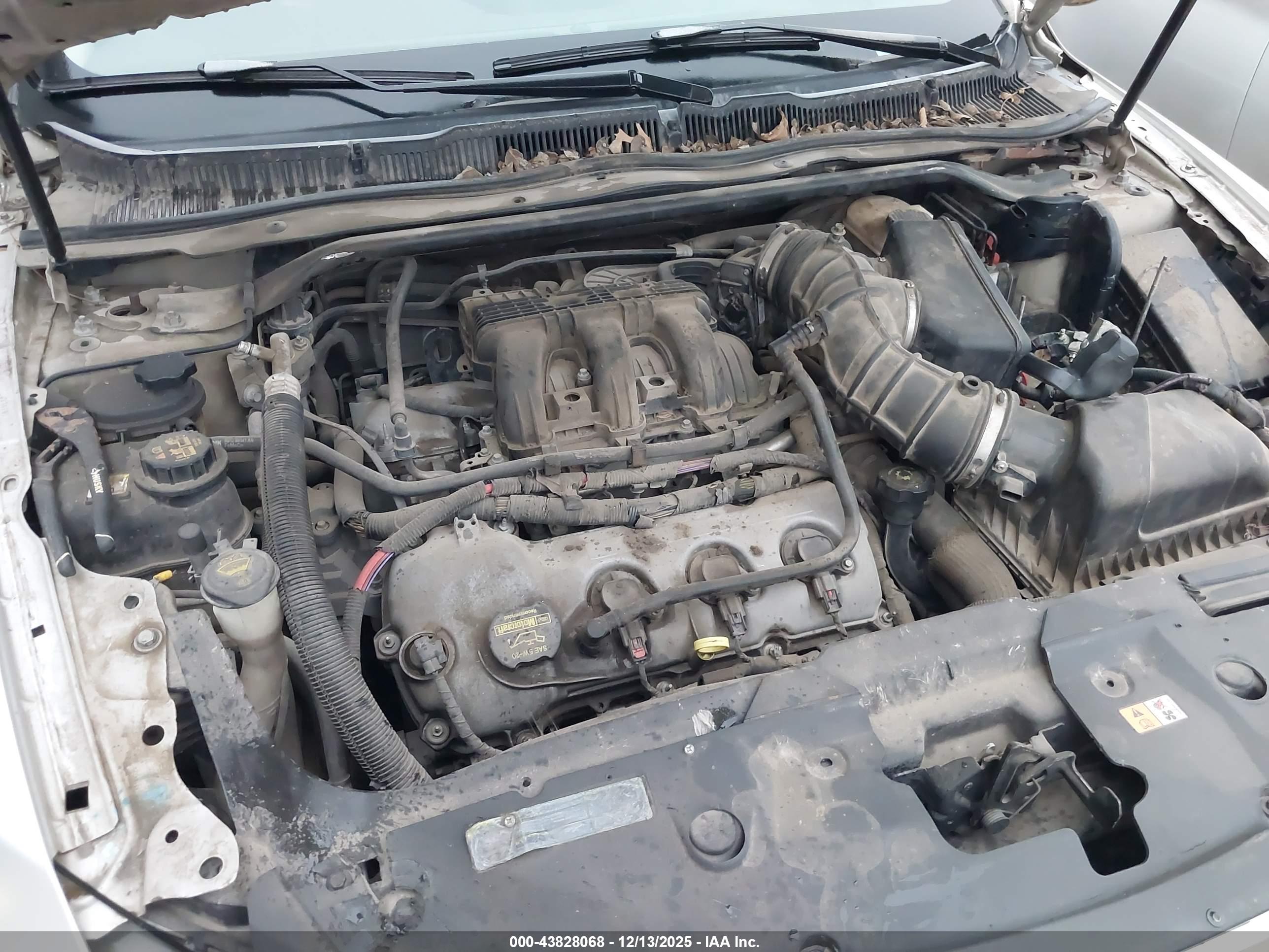 FORD TAURUS image 10