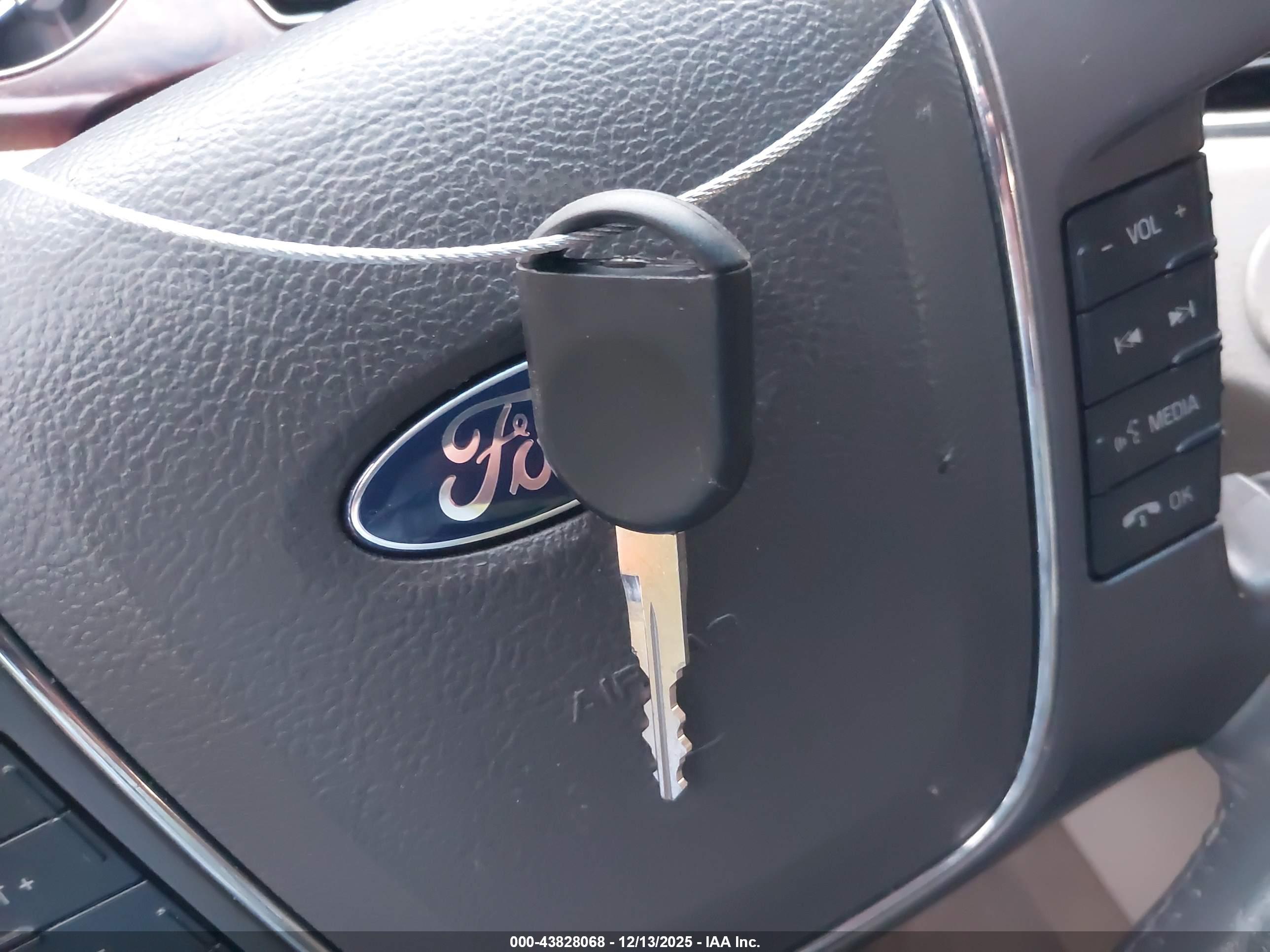 FORD TAURUS image 11