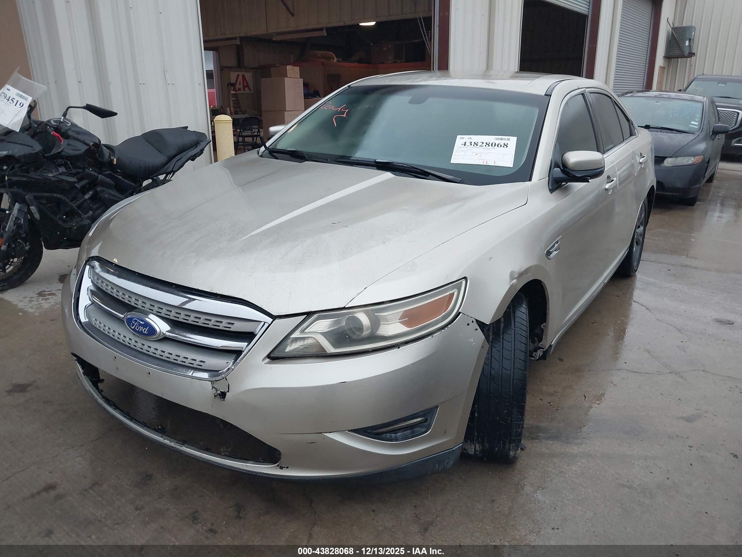 FORD TAURUS image 2