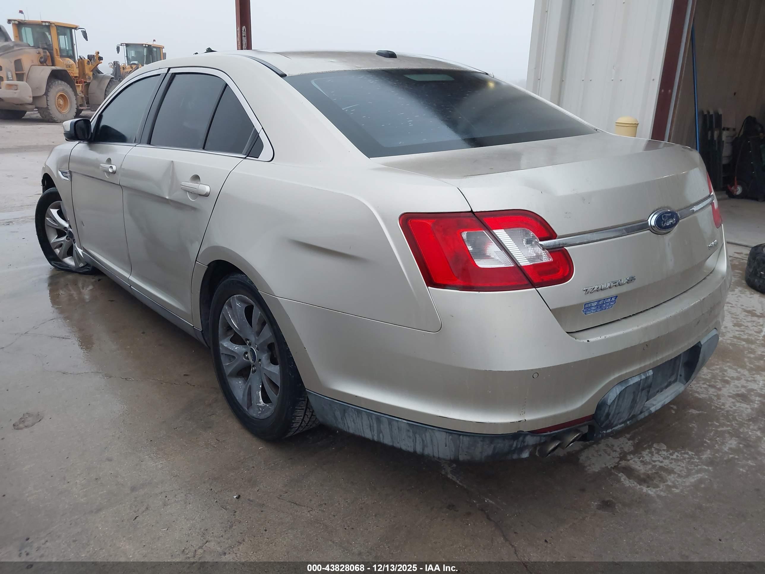 FORD TAURUS image 3
