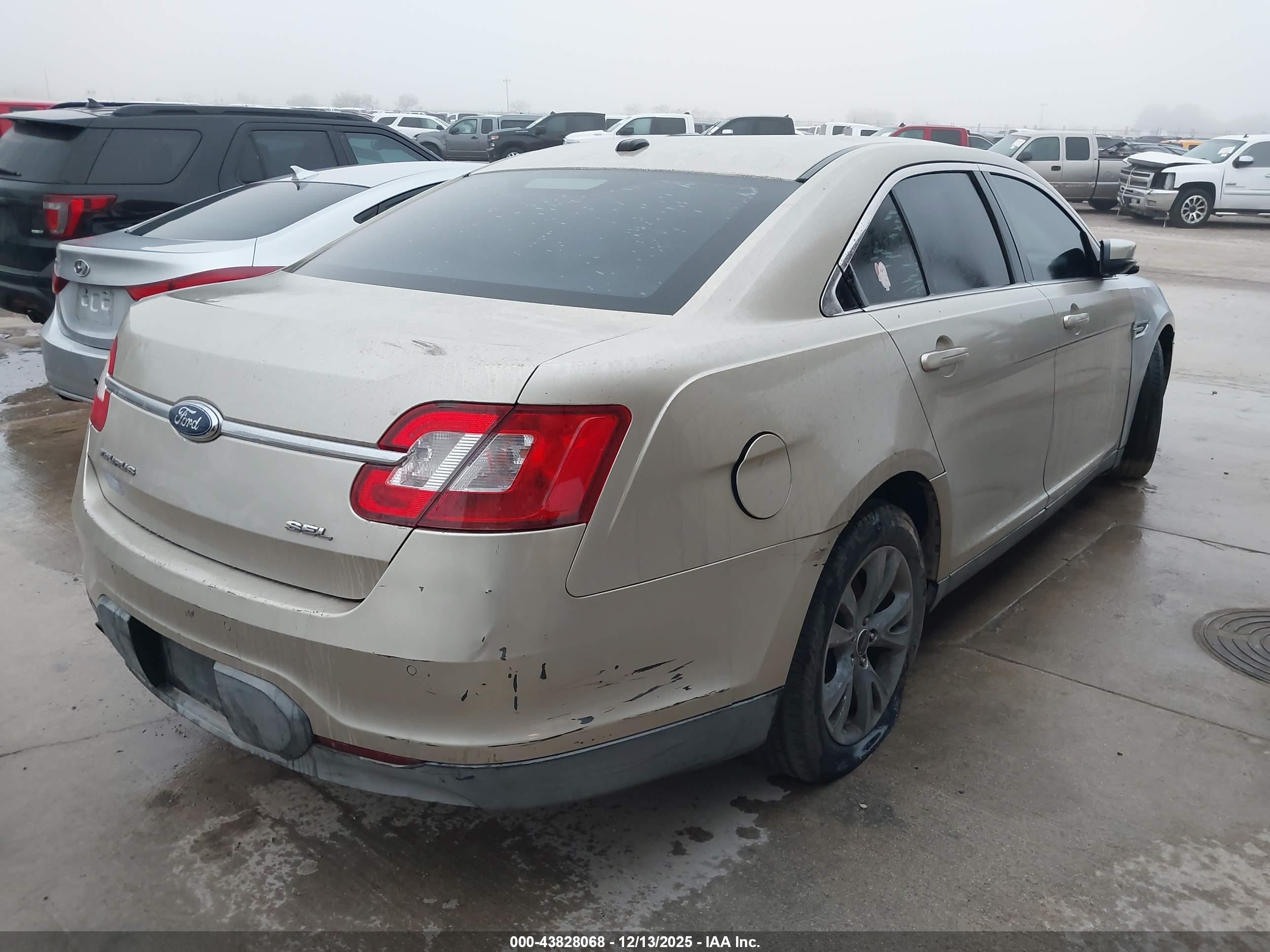 FORD TAURUS image 4