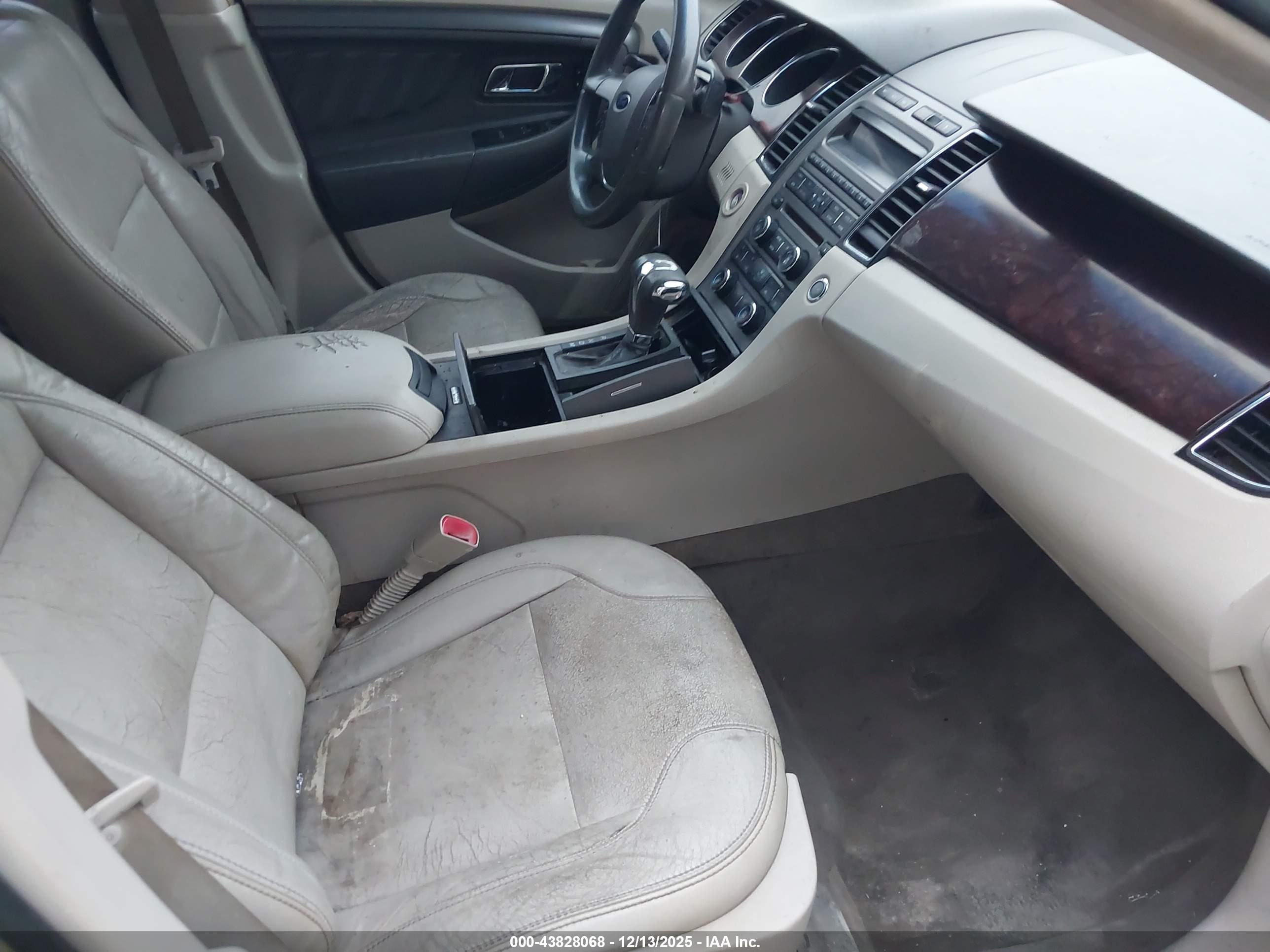 FORD TAURUS image 5