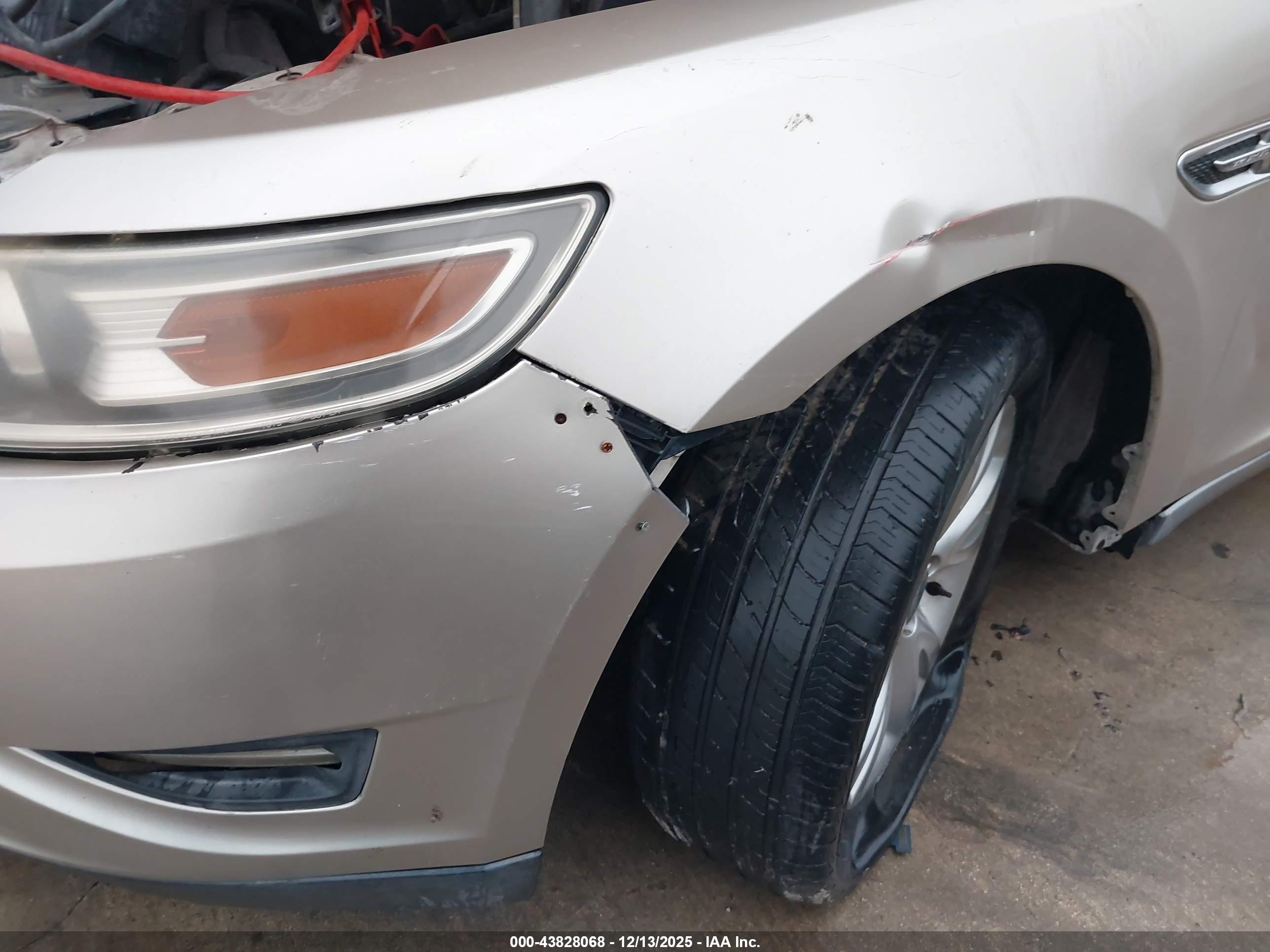 FORD TAURUS image 6