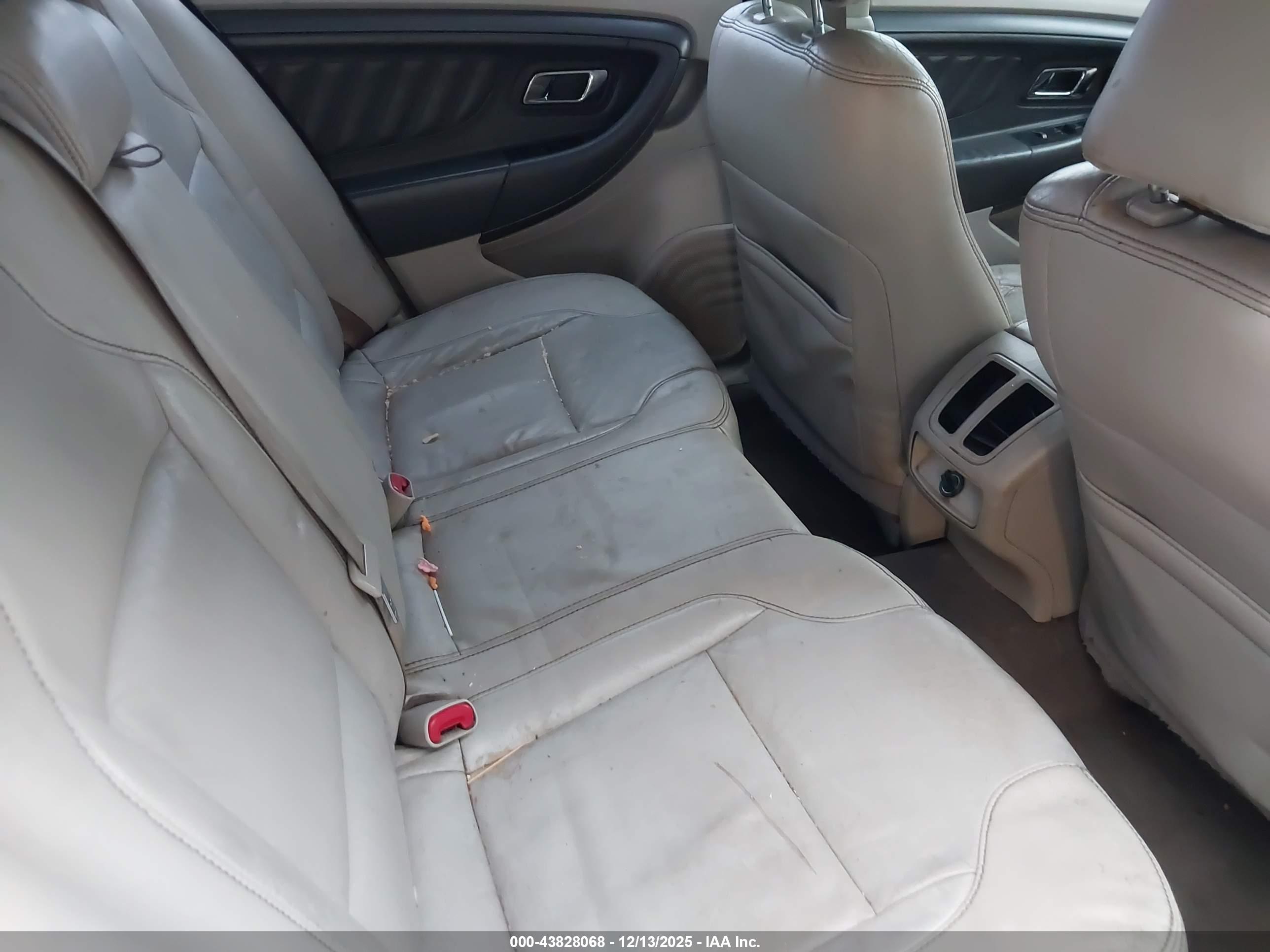 FORD TAURUS image 8