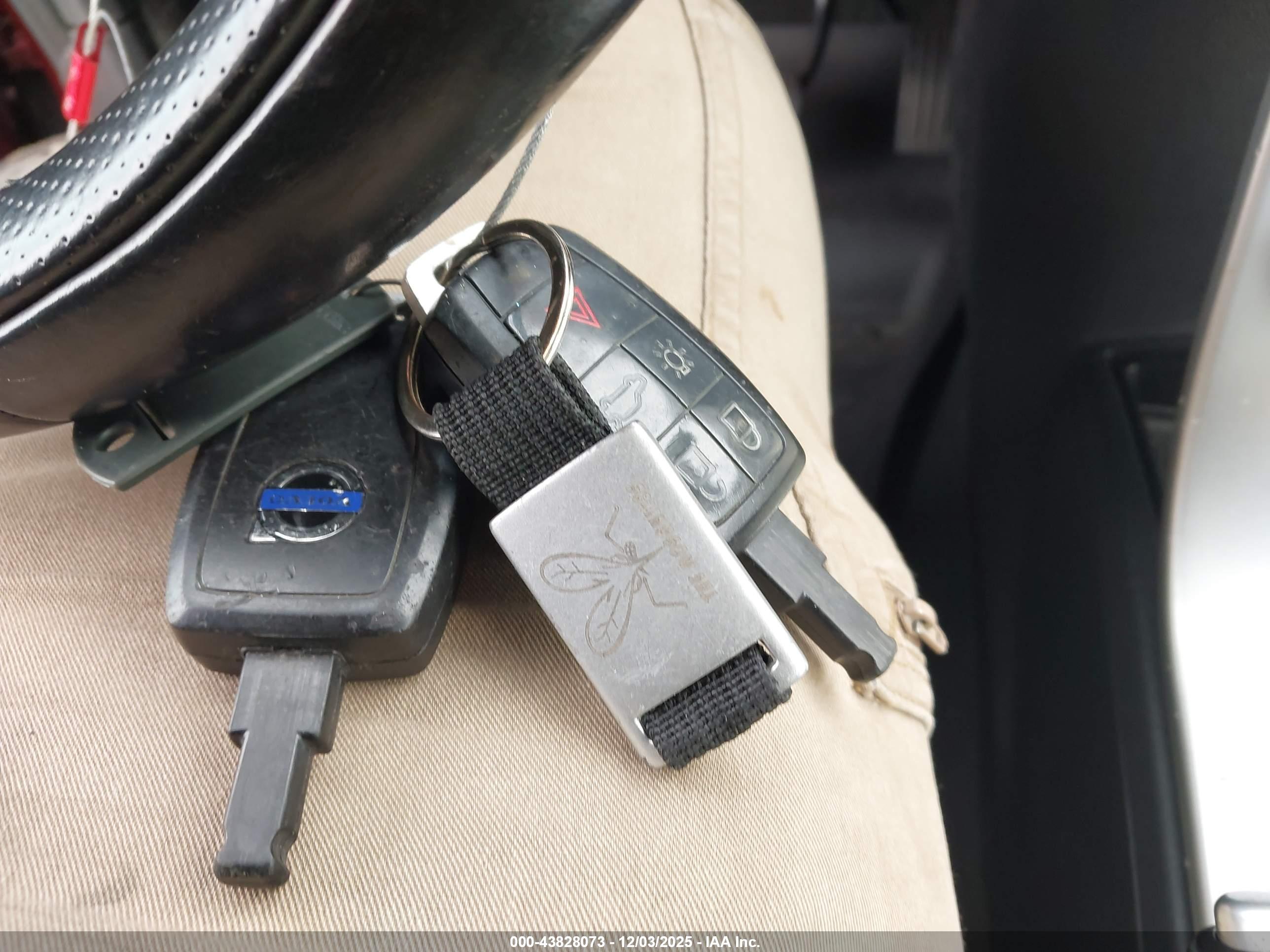 VOLVO C70 image 11