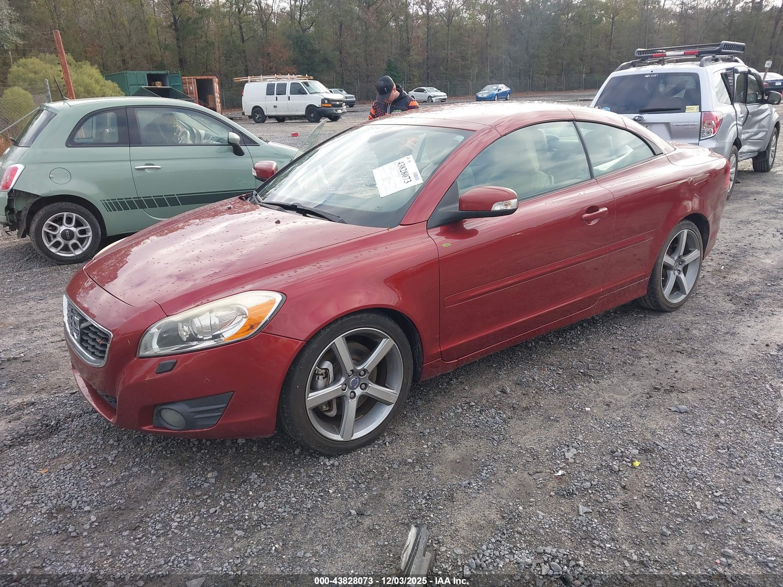 VOLVO C70 image 2