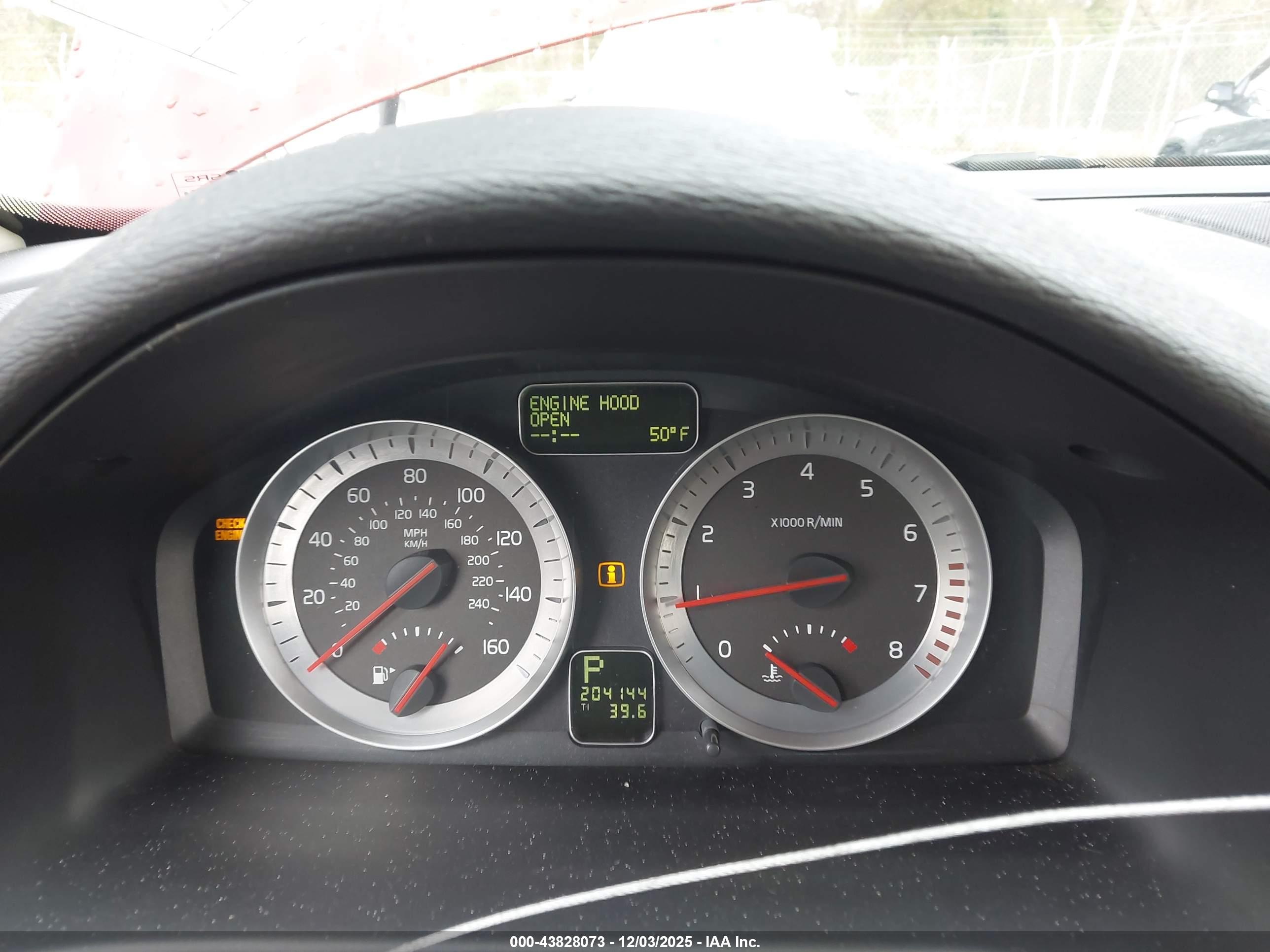 VOLVO C70 image 7