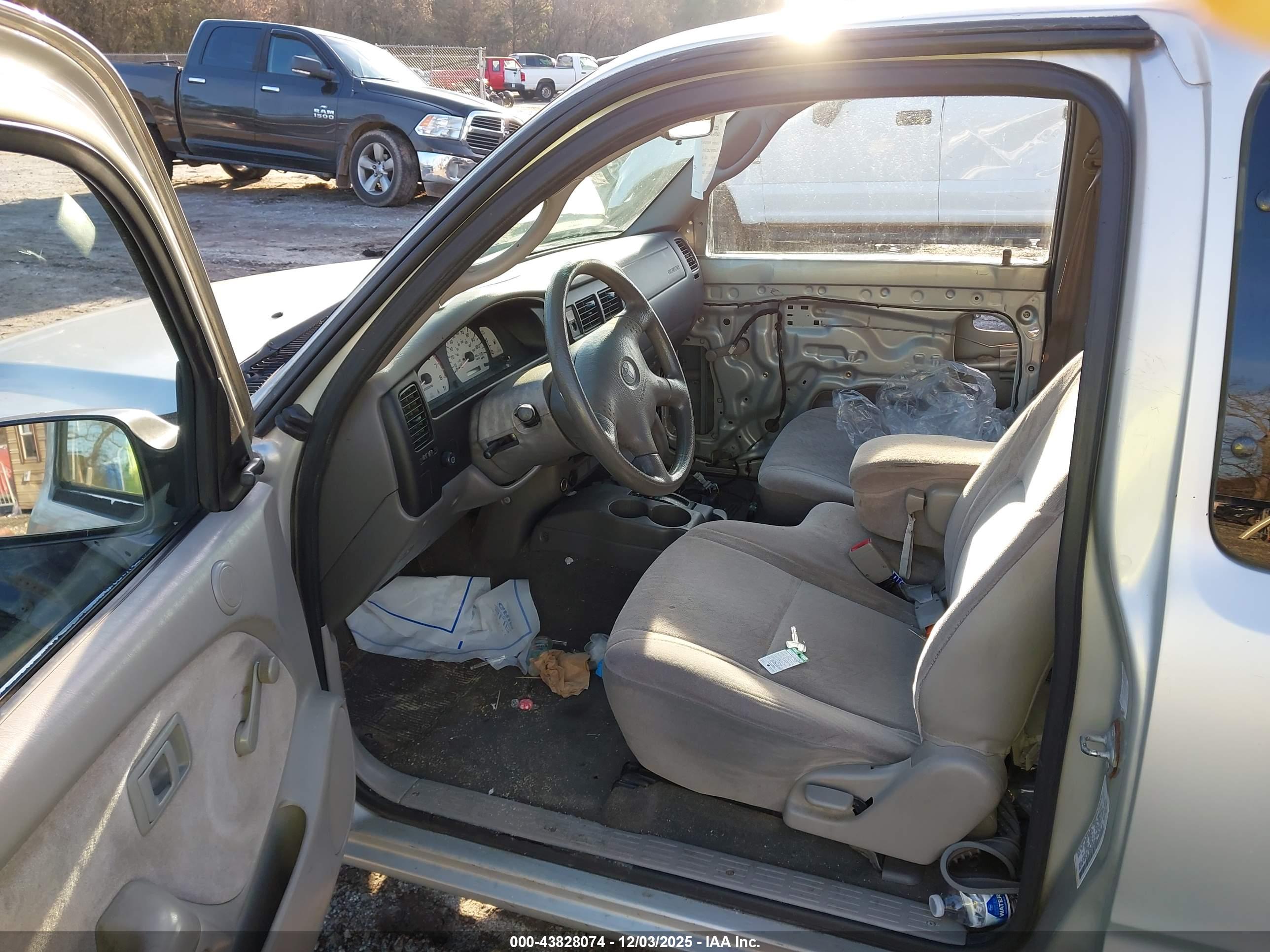 TOYOTA TACOMA image 5