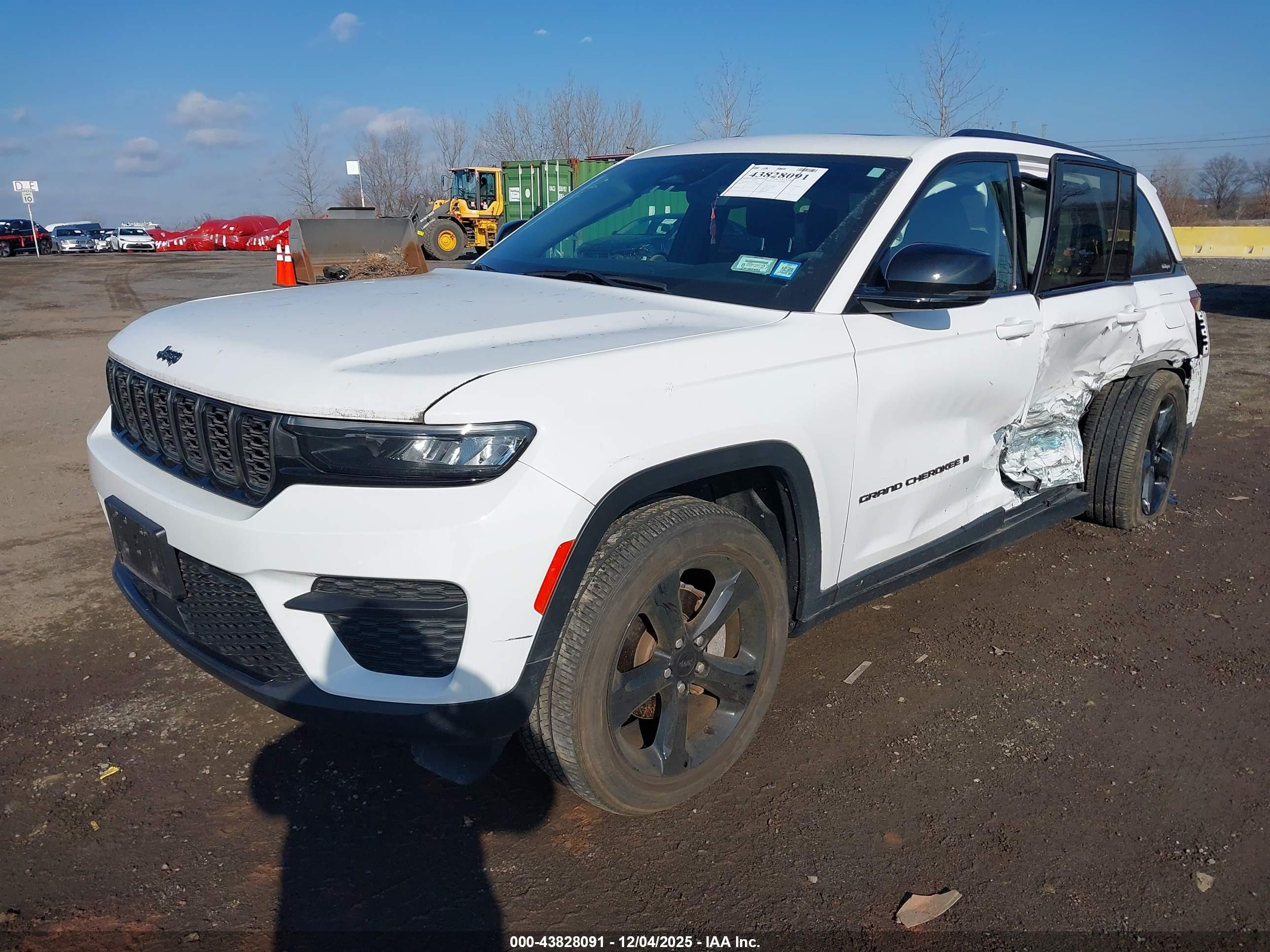 JEEP GRAND image 2