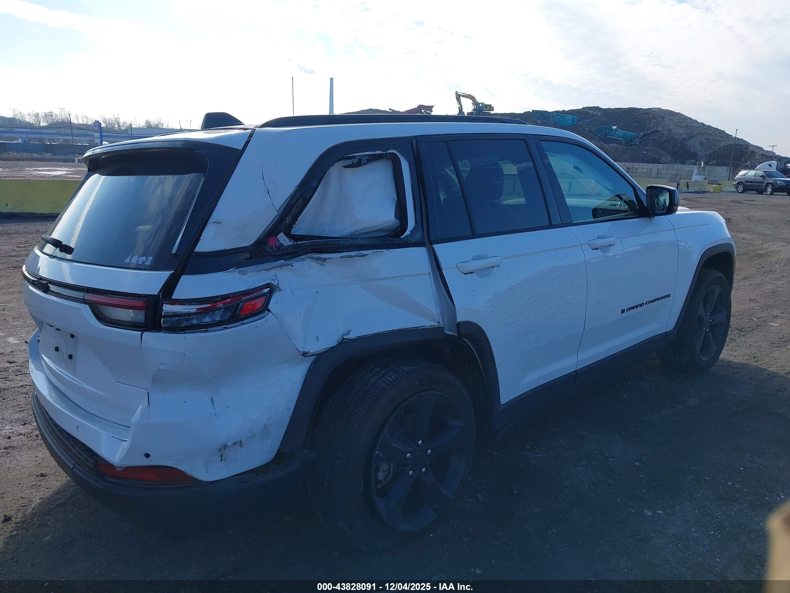 JEEP GRAND image 6
