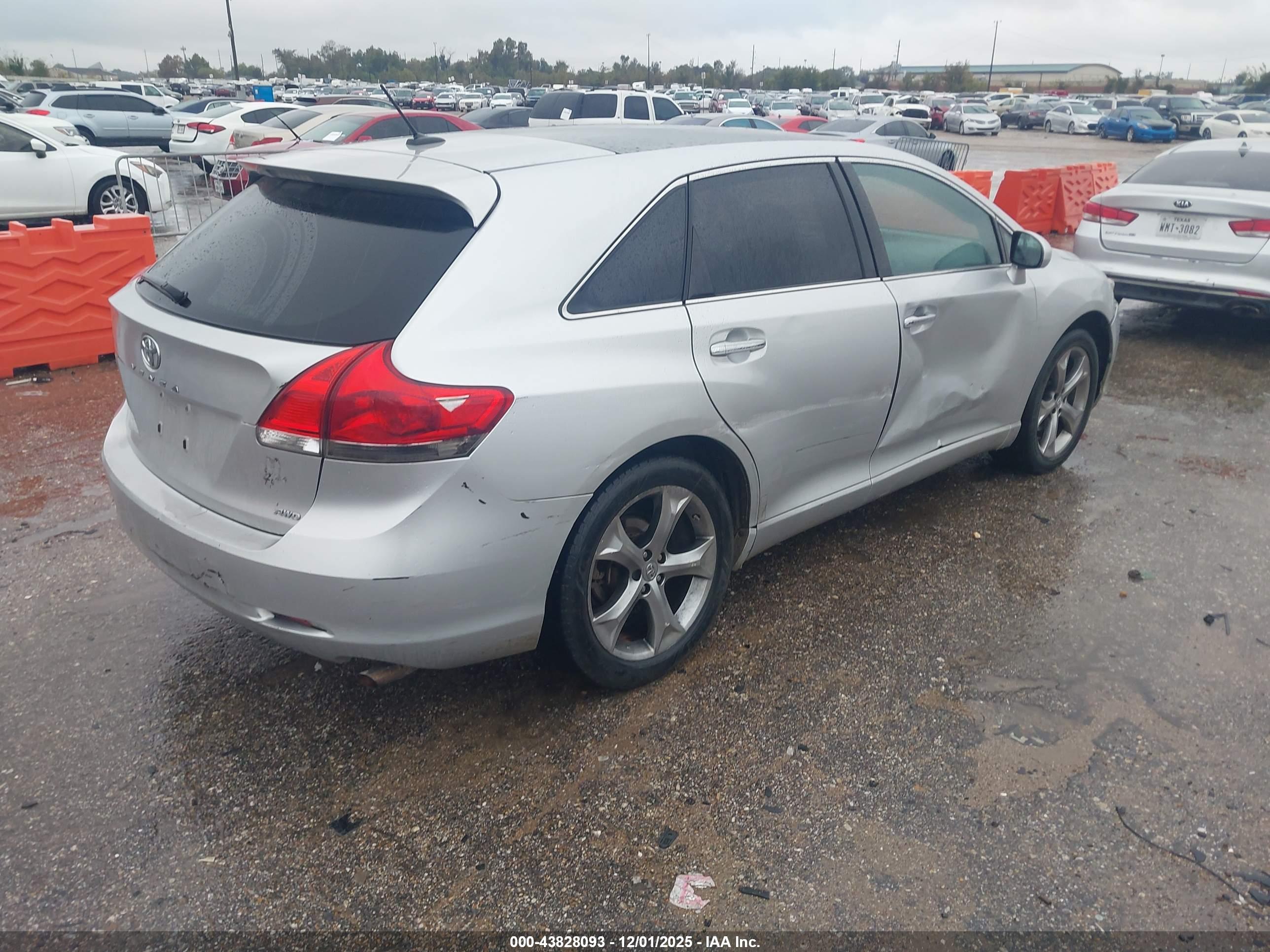 TOYOTA VENZA image 4