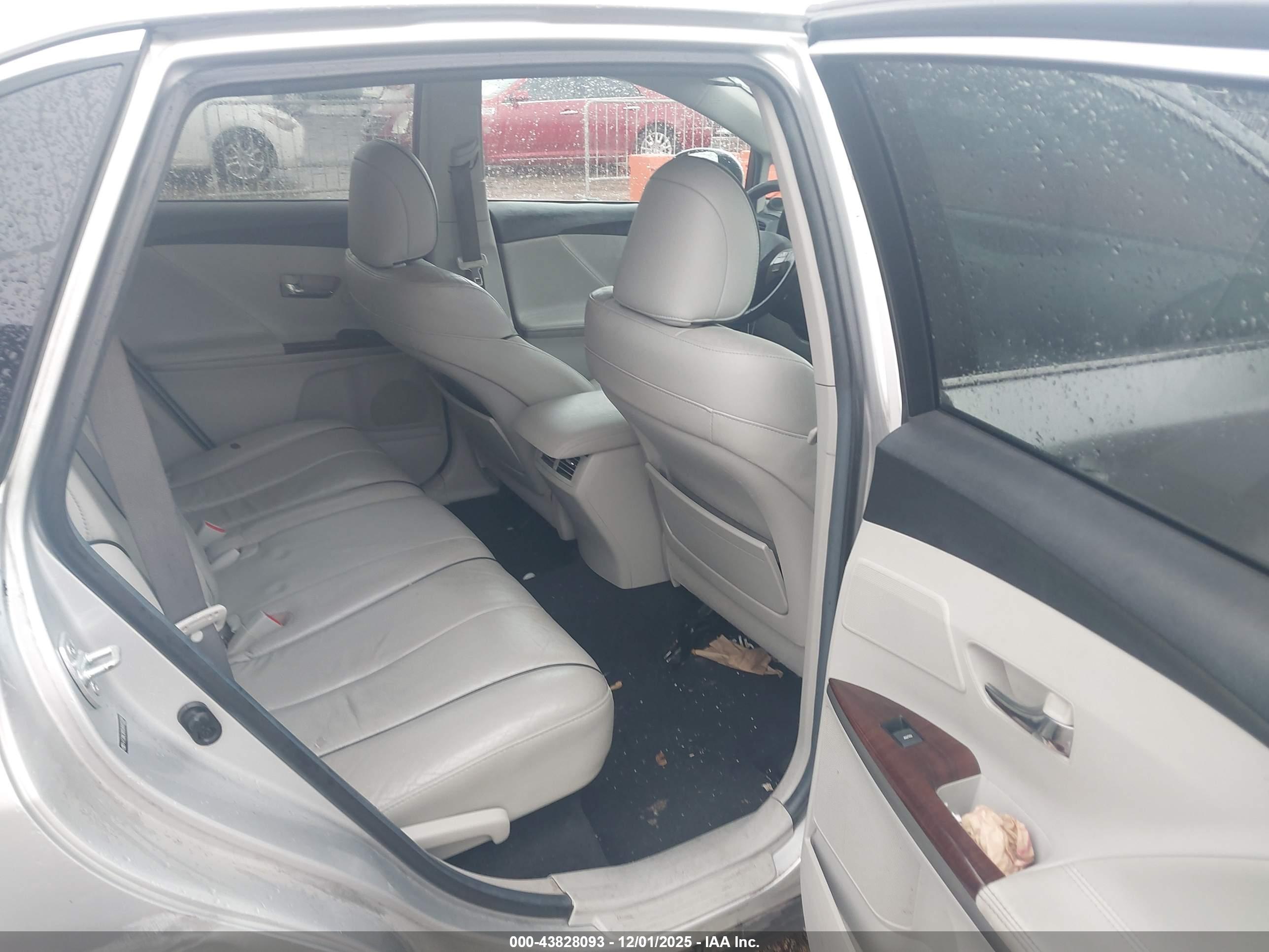 TOYOTA VENZA image 8