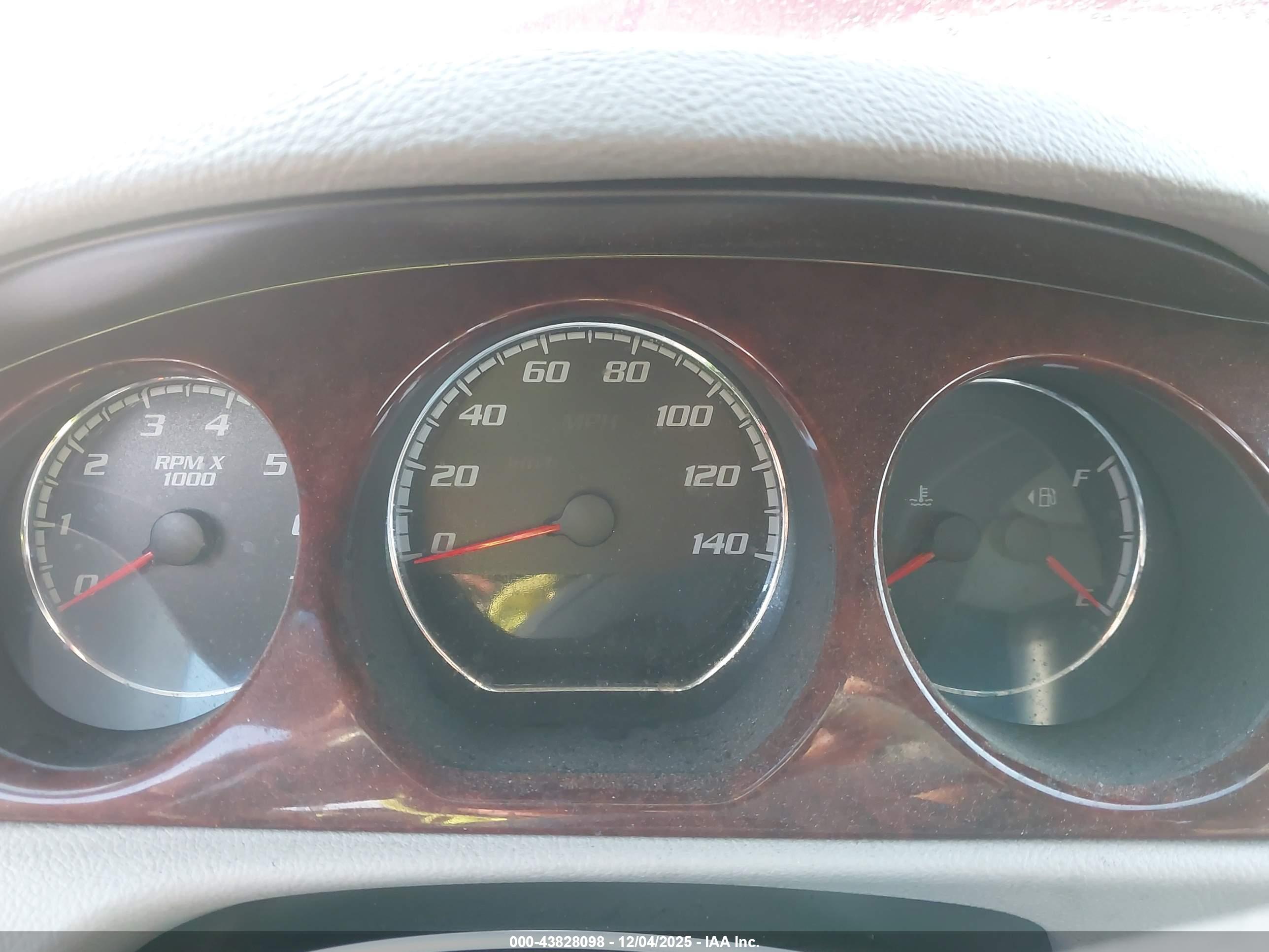 BUICK LUCERNE image 7