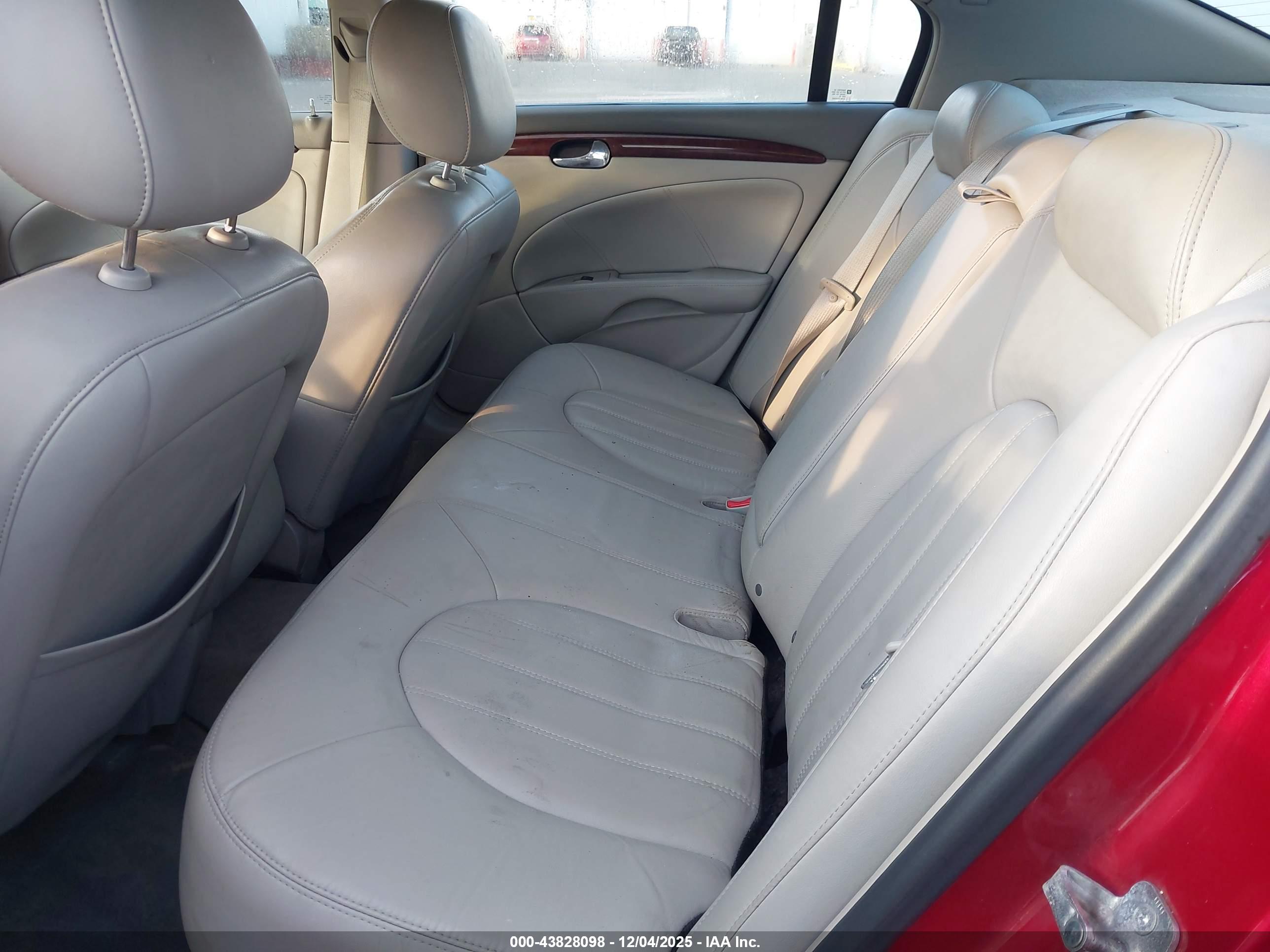BUICK LUCERNE image 8