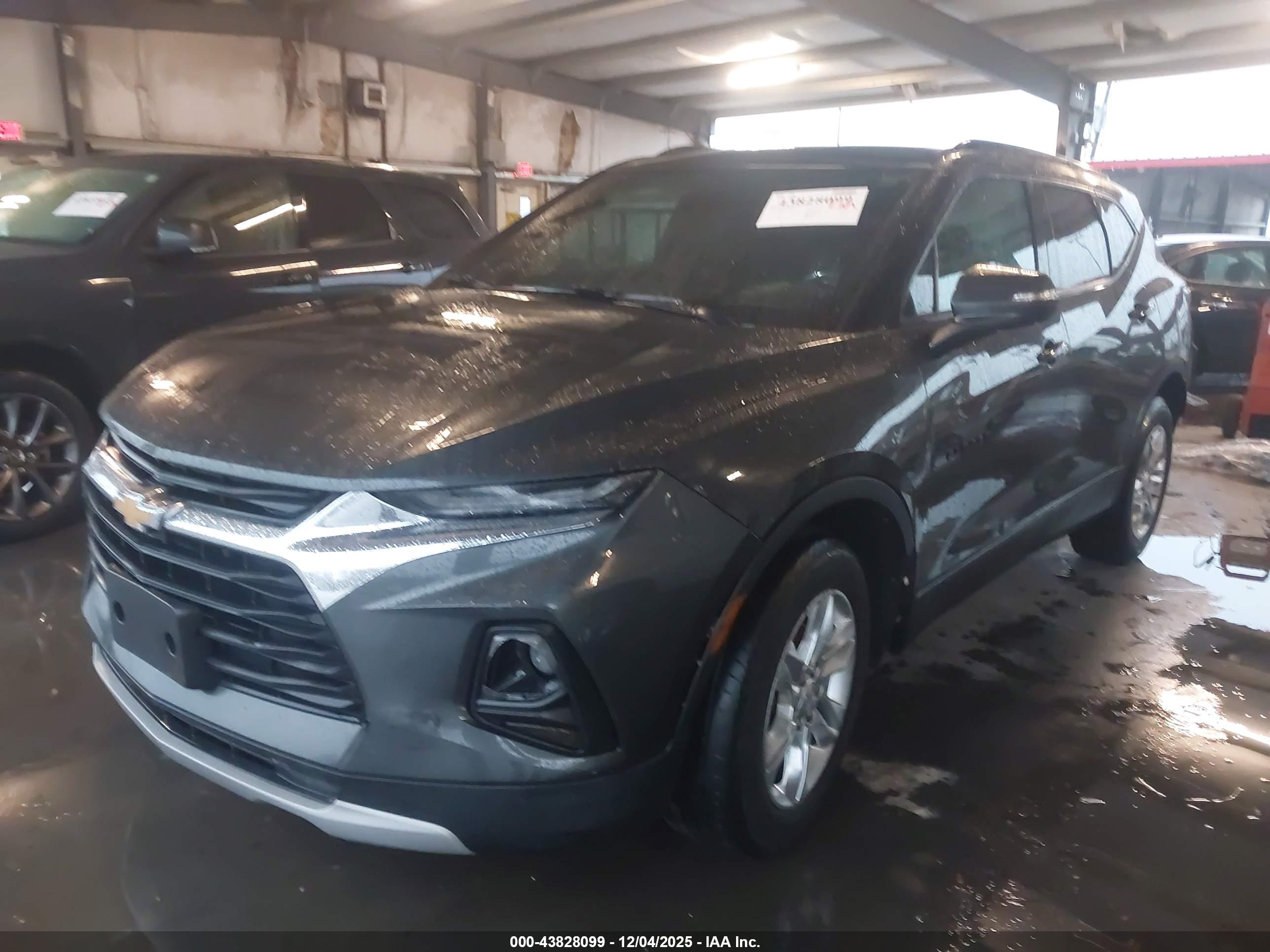 CHEVROLET BLAZER image 2