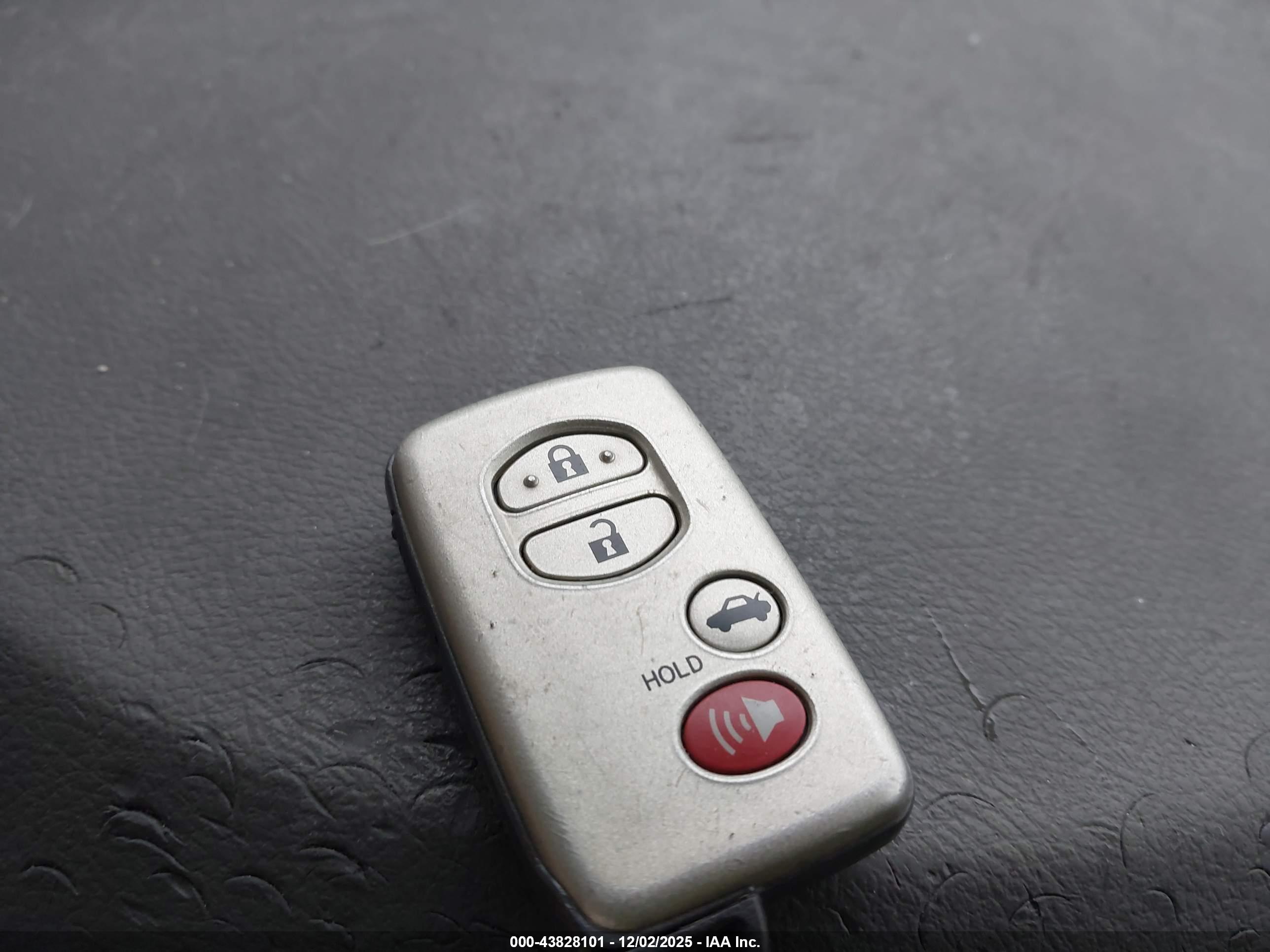 TOYOTA CAMRY image 11