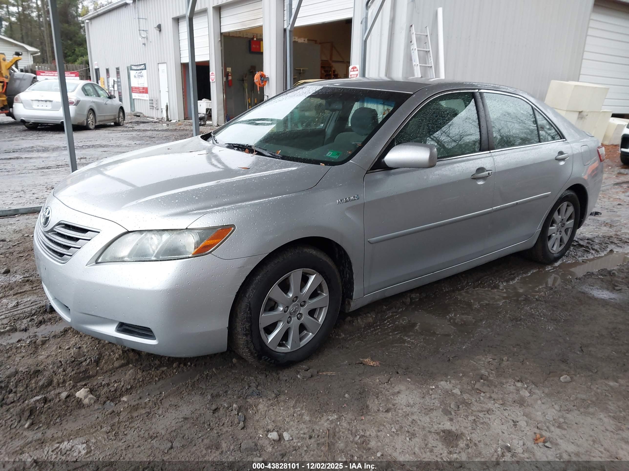 TOYOTA CAMRY image 2