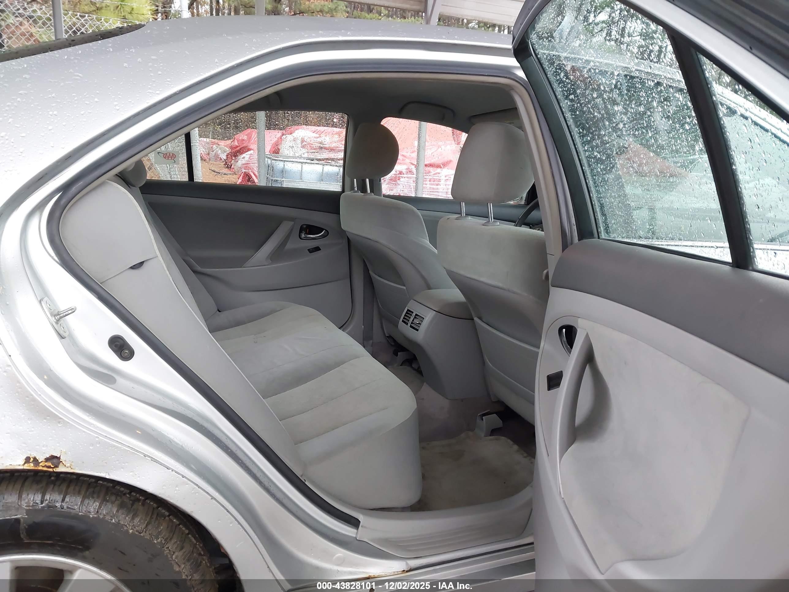 TOYOTA CAMRY image 8
