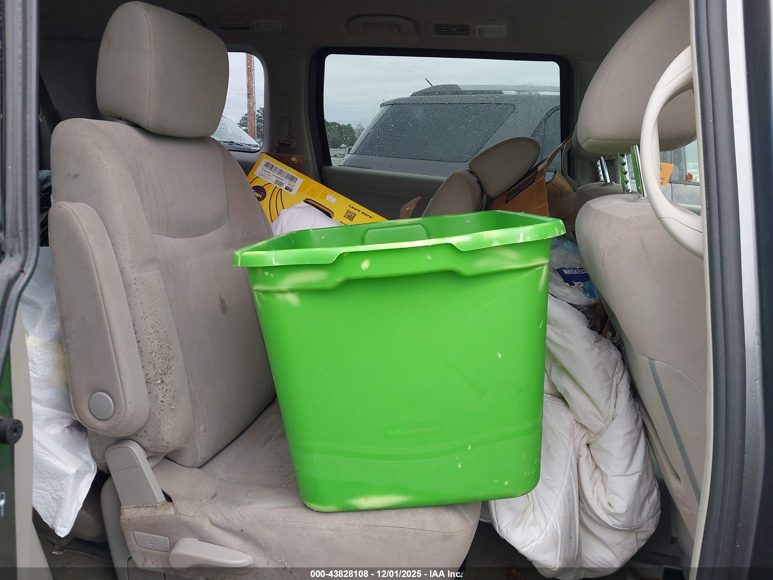NISSAN QUEST image 8