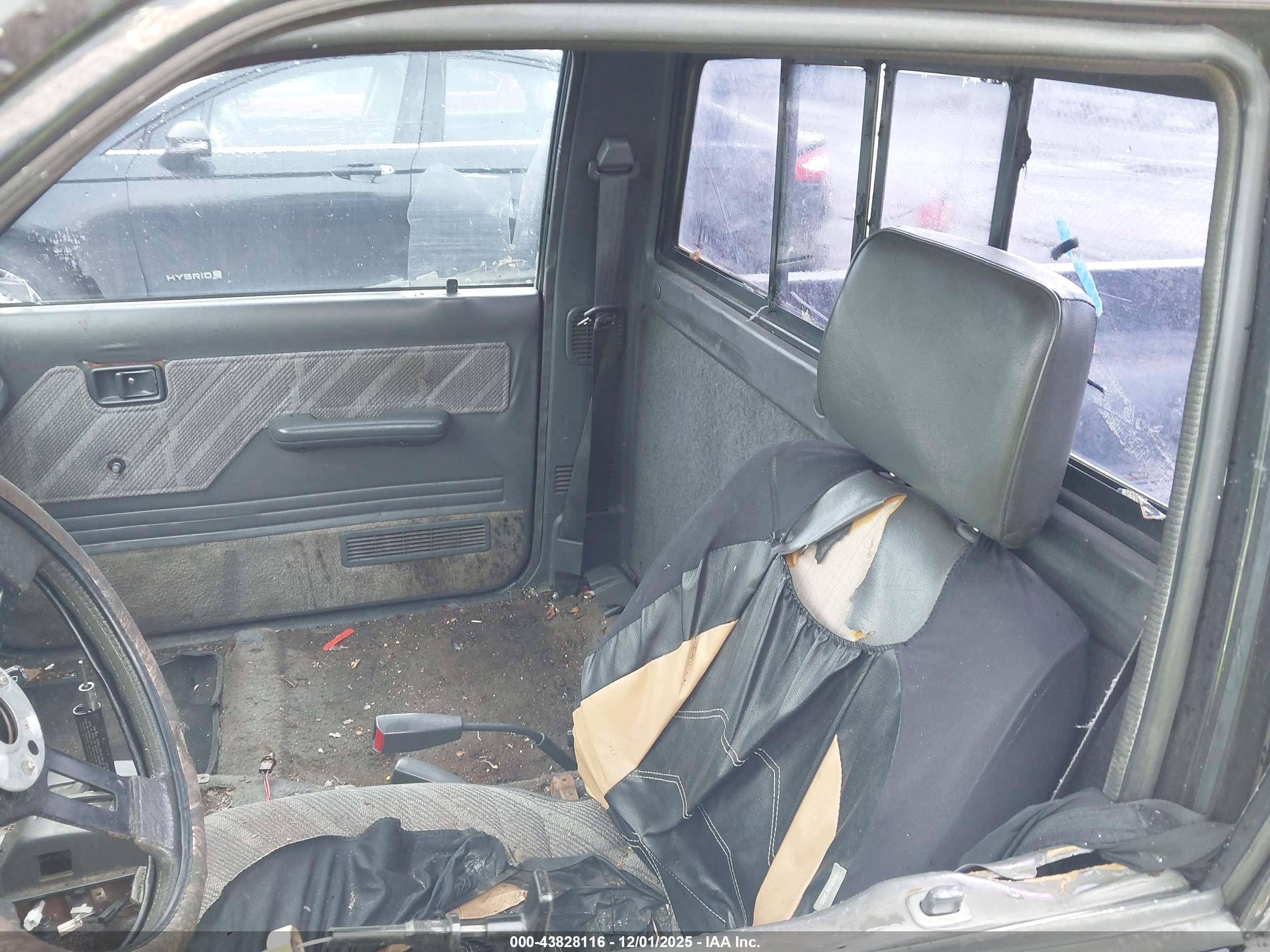 MAZDA B2600 image 8