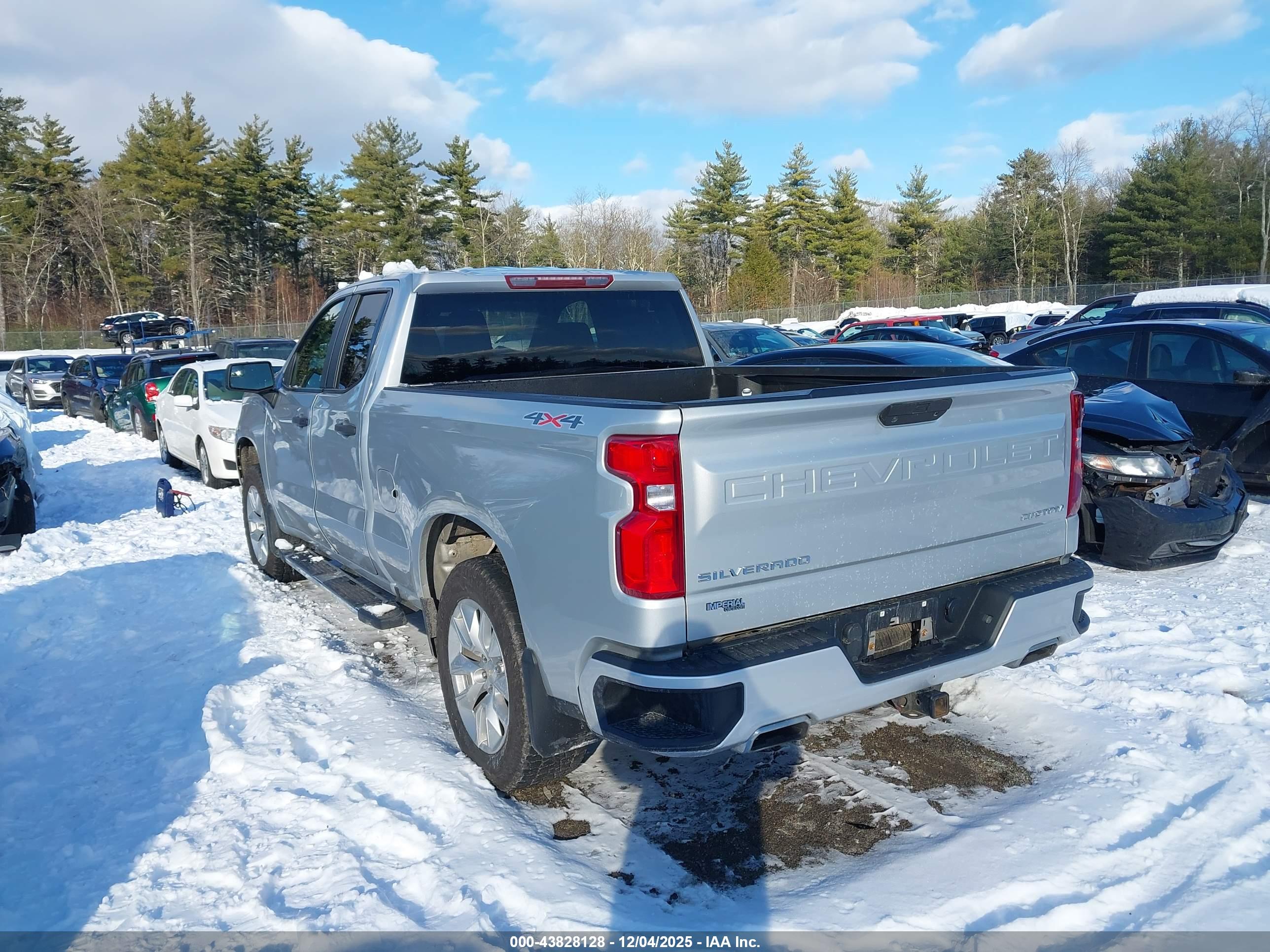 CHEVROLET SILVERADO image 3