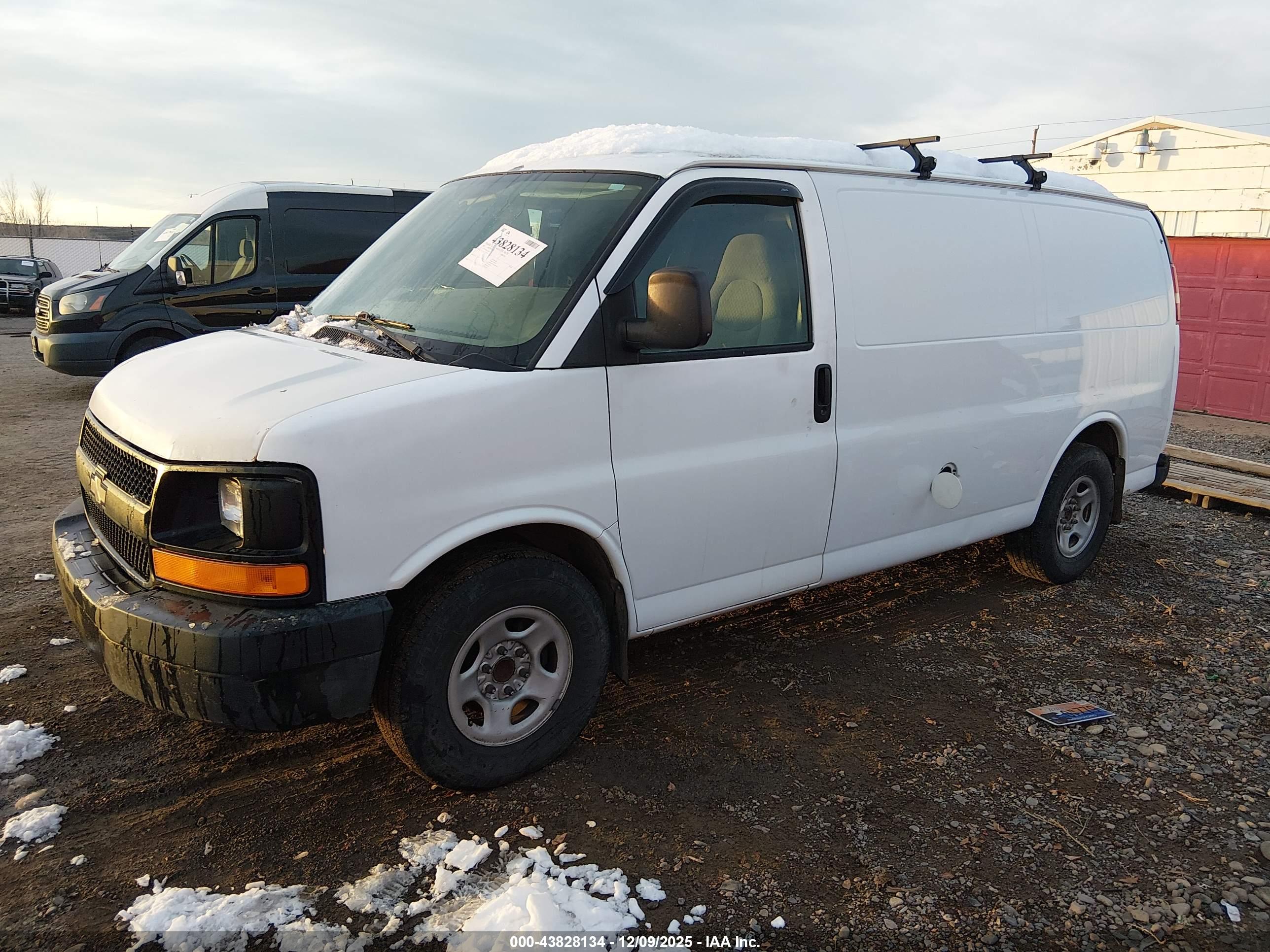 CHEVROLET EXPRESS image 2