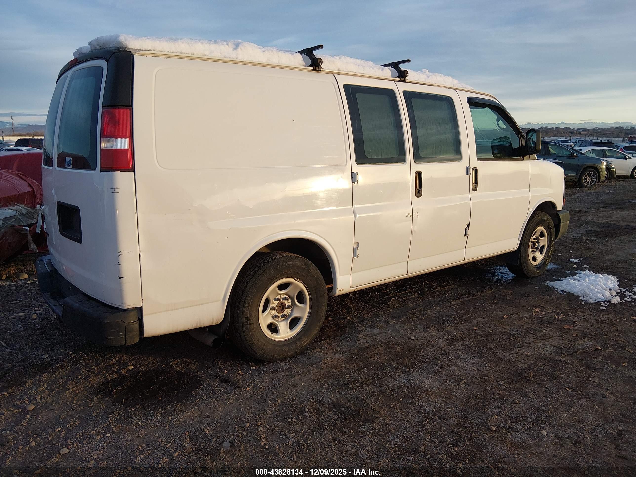 CHEVROLET EXPRESS image 4