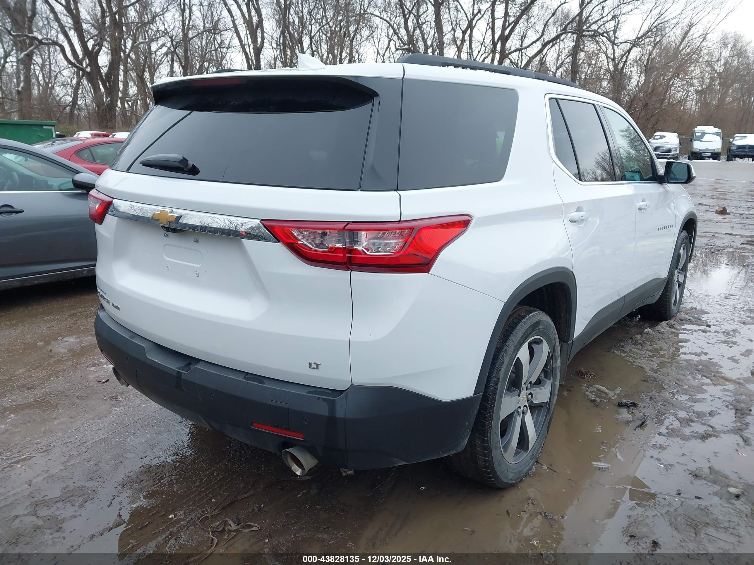 CHEVROLET TRAVERSE image 4