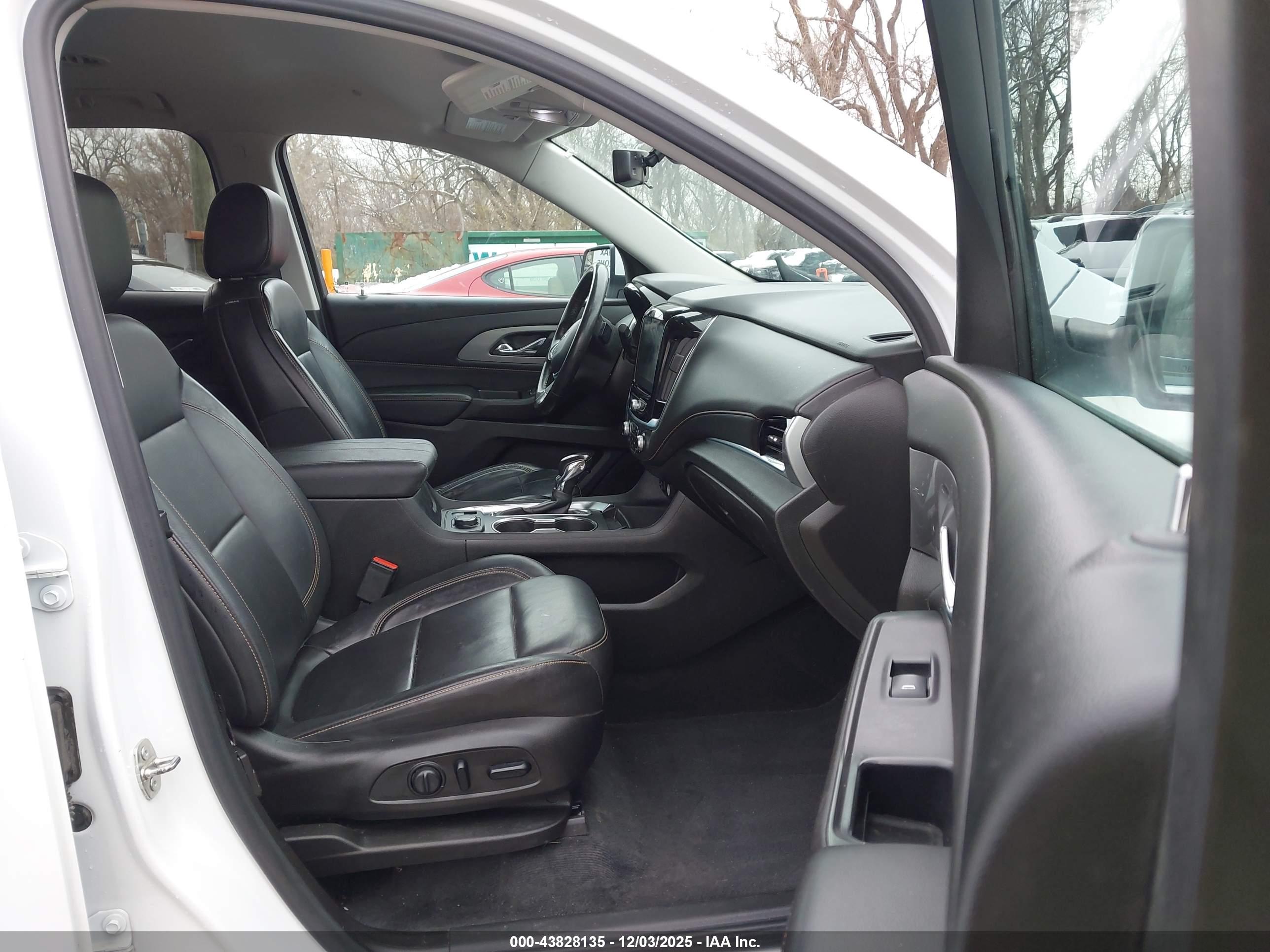CHEVROLET TRAVERSE image 5