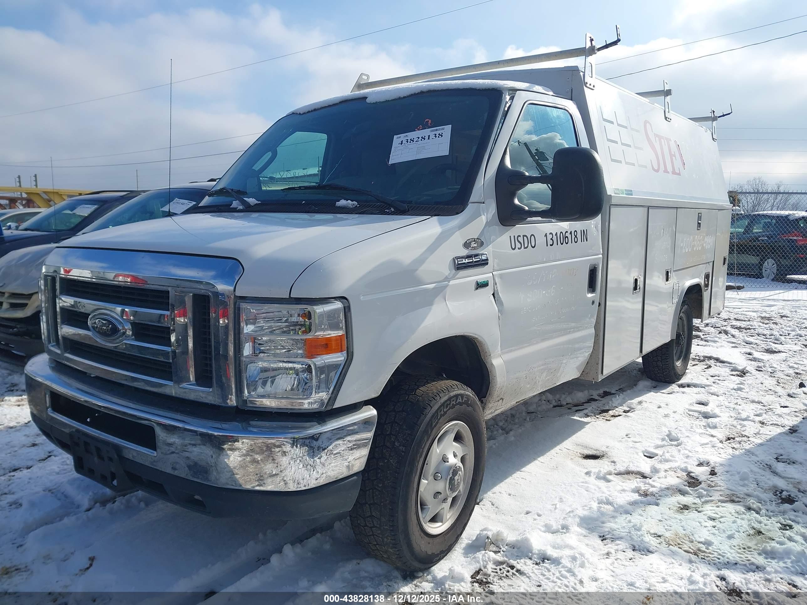 FORD E-350 image 2