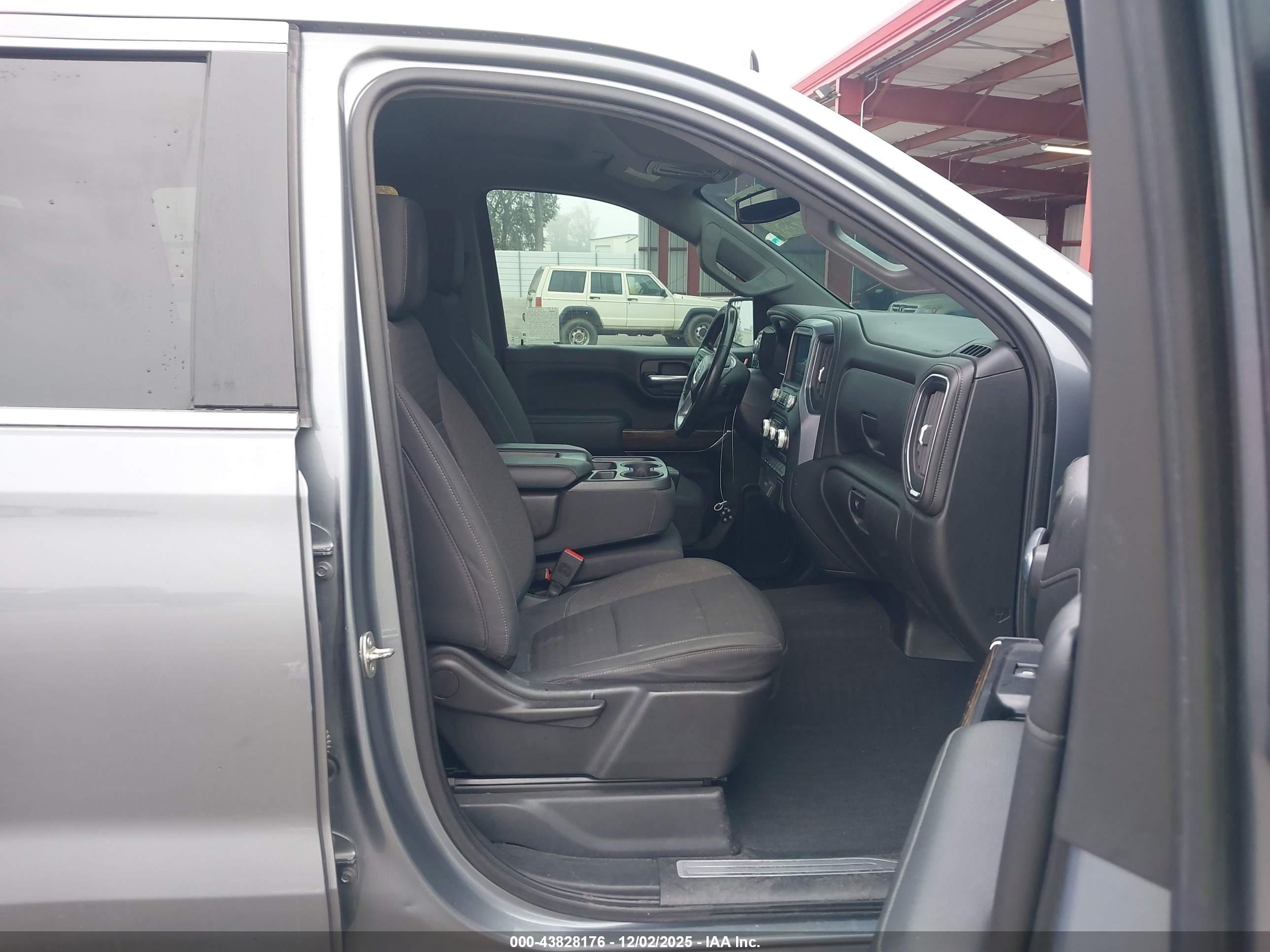 GMC SIERRA image 5