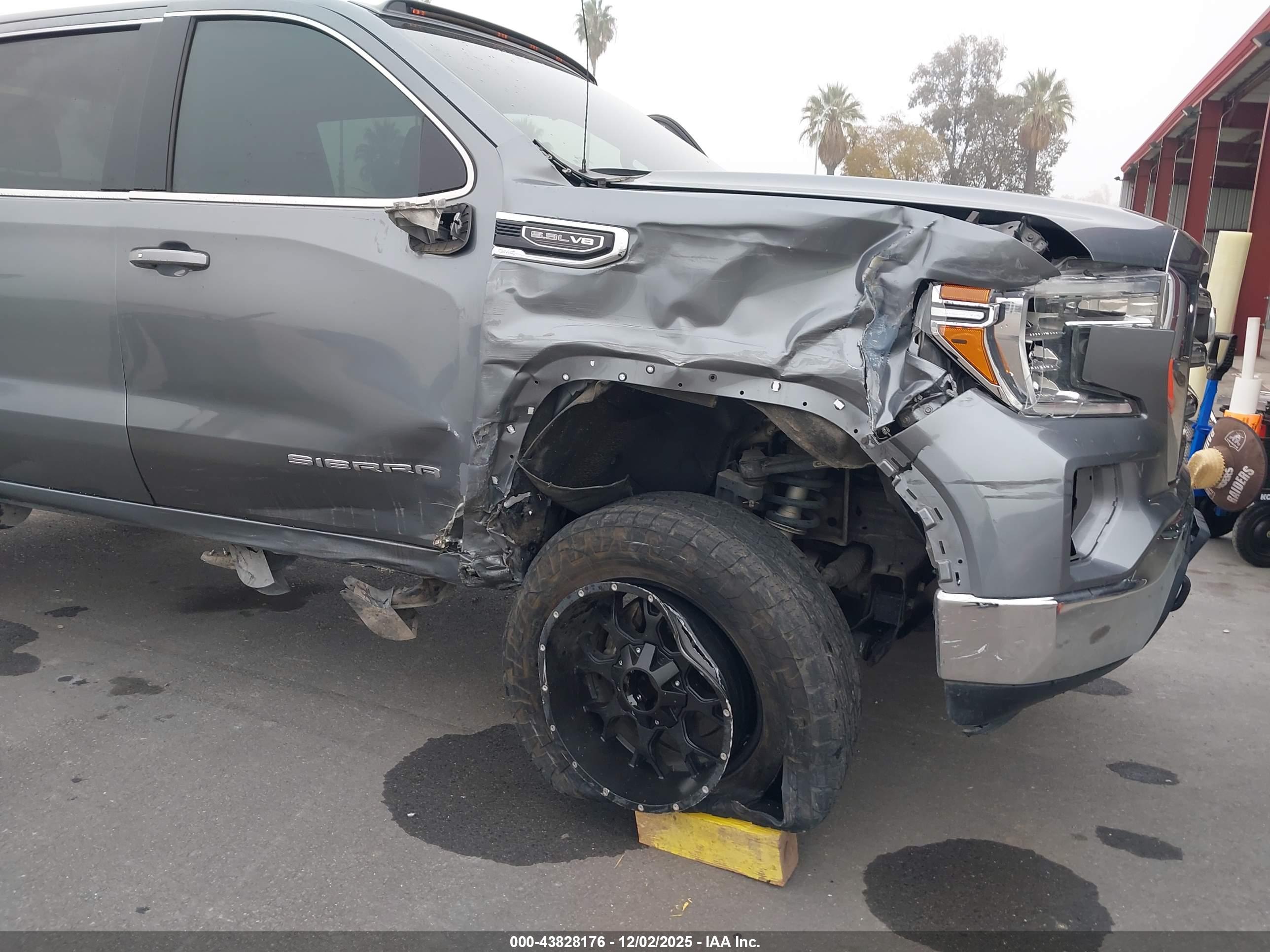GMC SIERRA image 6