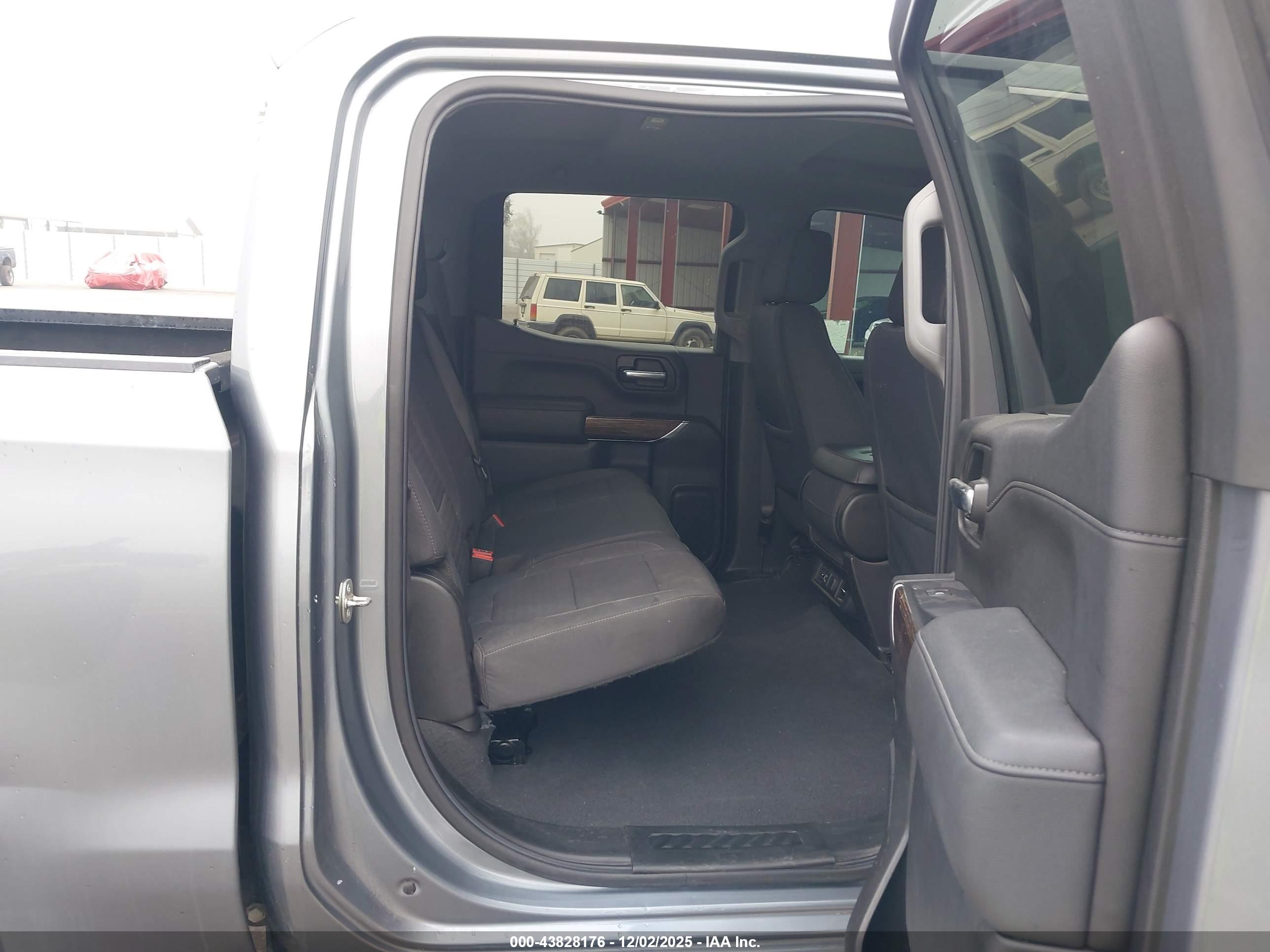 GMC SIERRA image 8