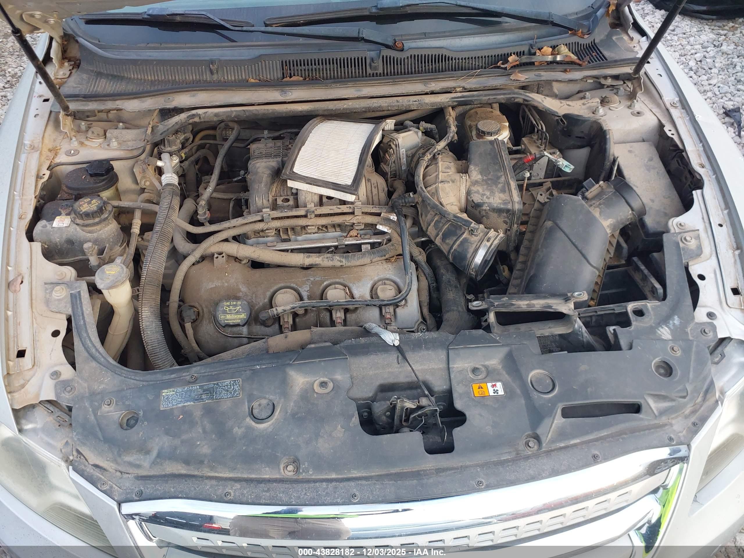 FORD TAURUS image 10