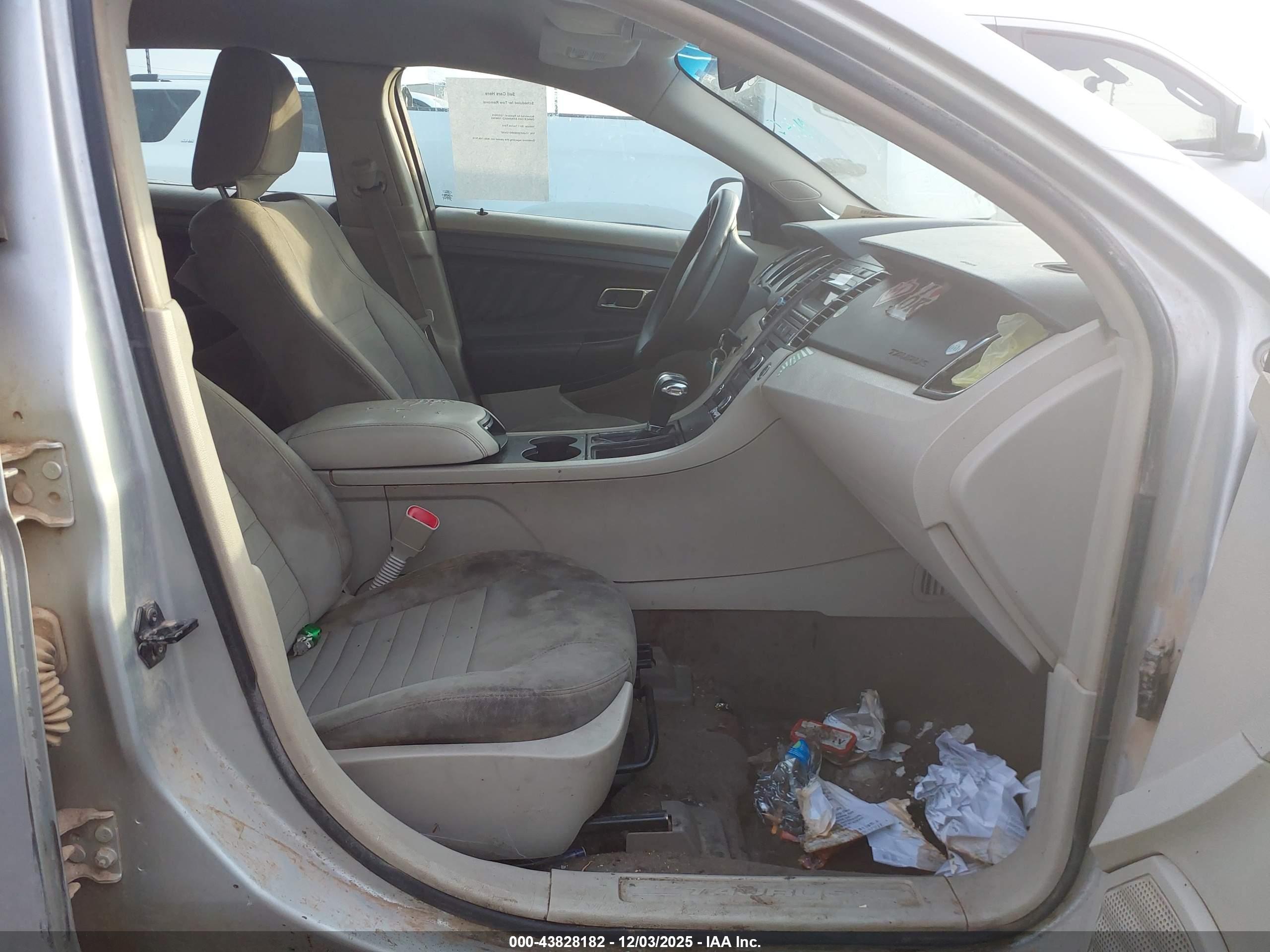 FORD TAURUS image 5