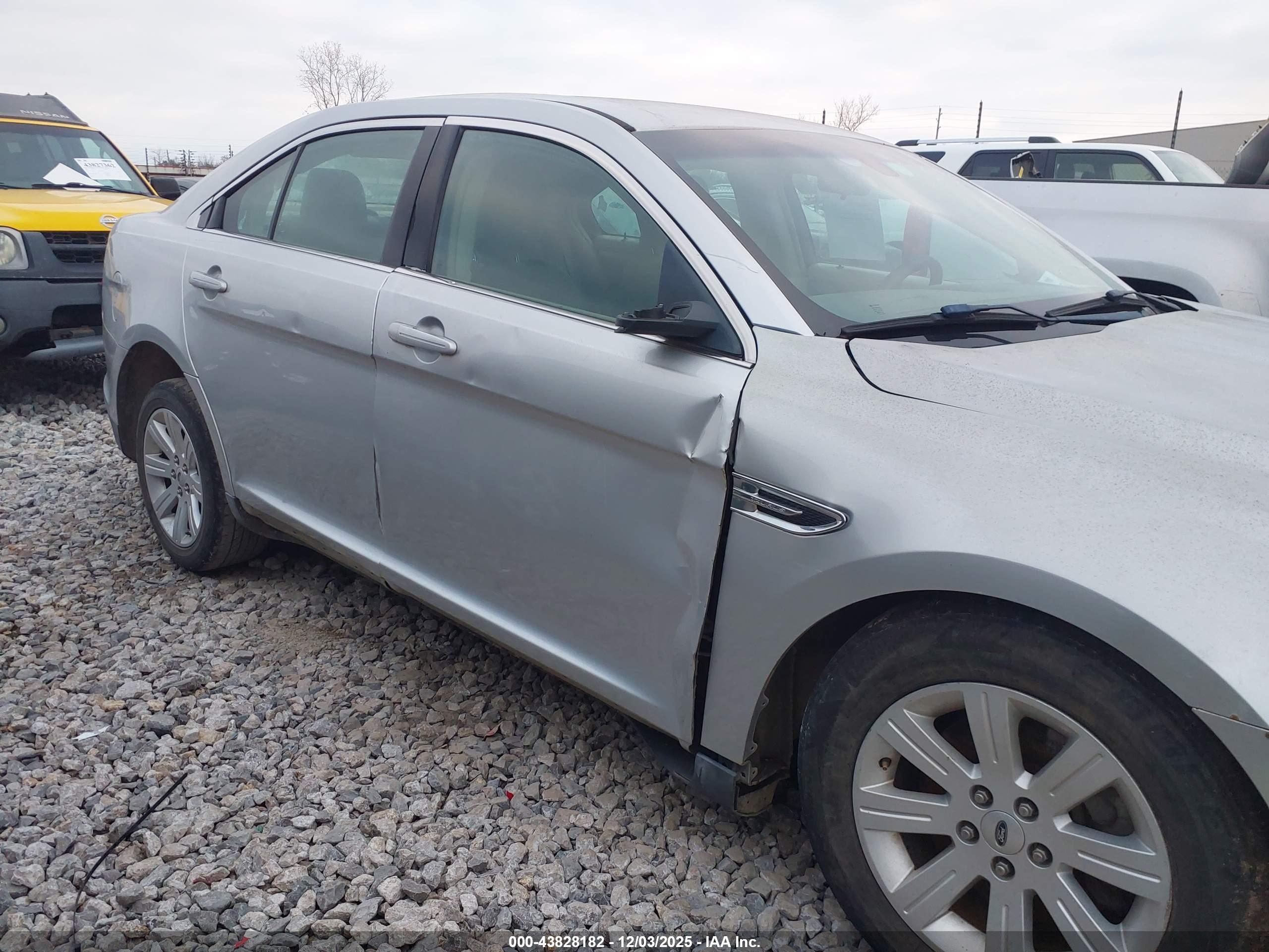 FORD TAURUS image 6