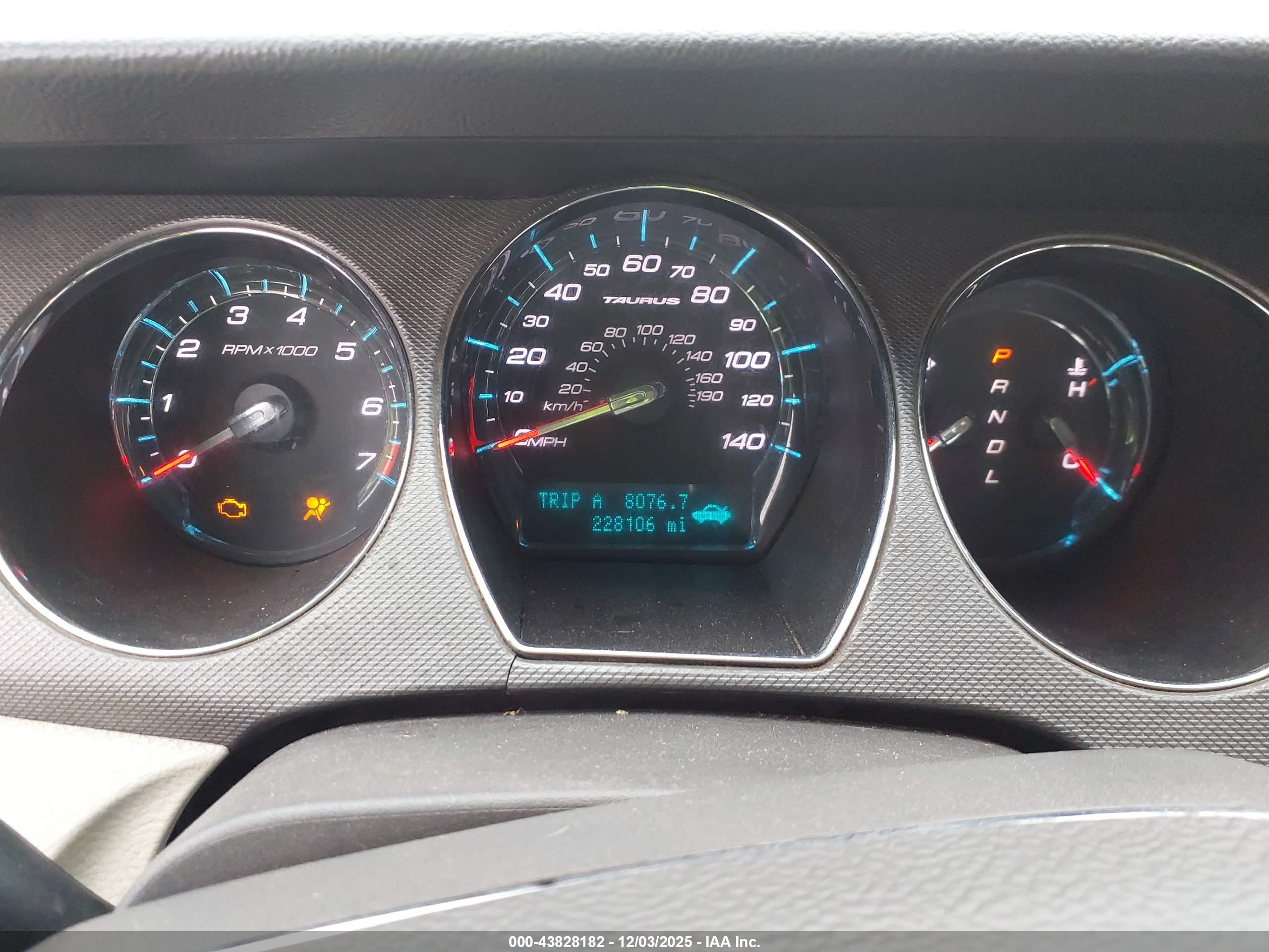 FORD TAURUS image 7