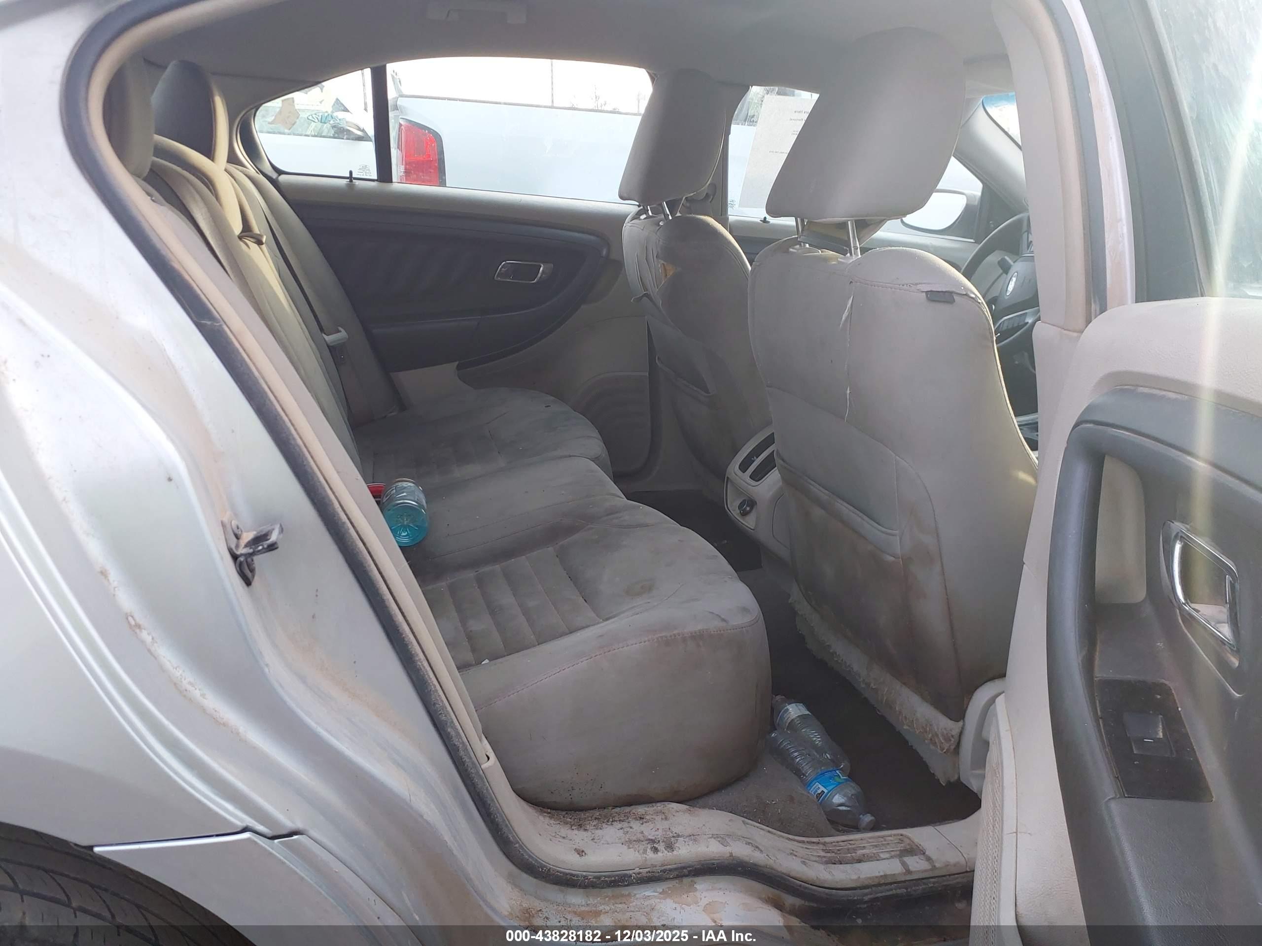 FORD TAURUS image 8