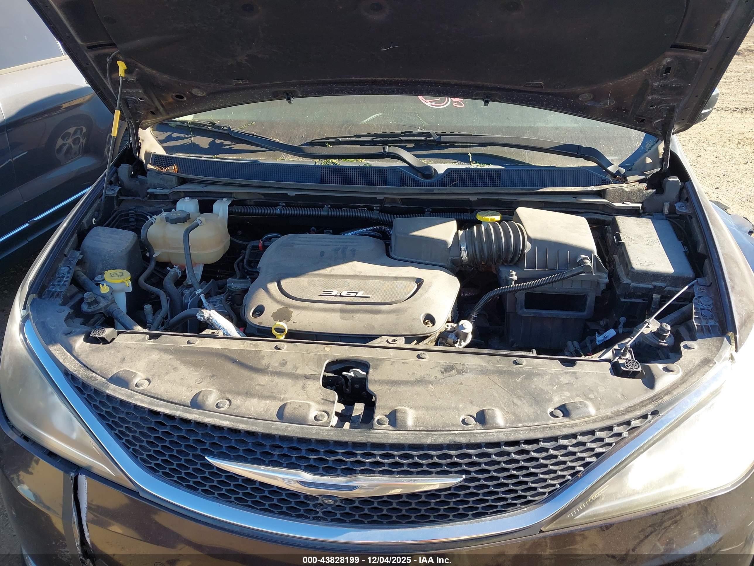 CHRYSLER PACIFICA image 10
