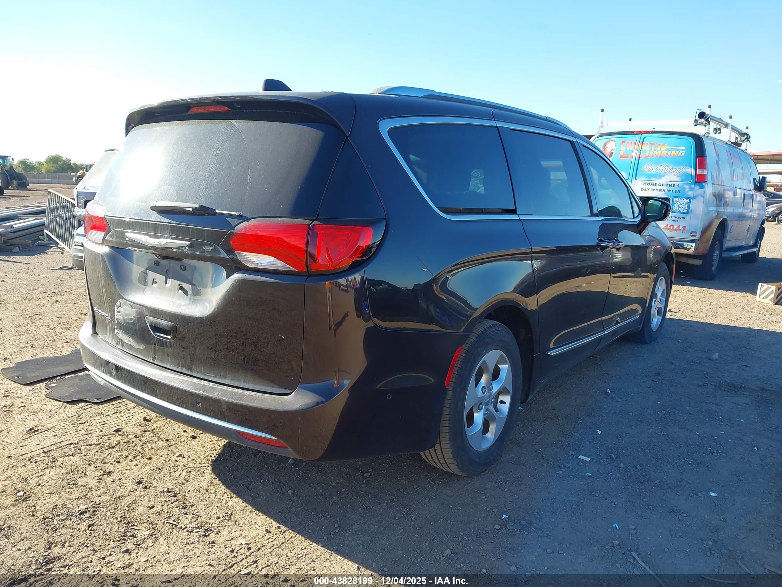 CHRYSLER PACIFICA image 4