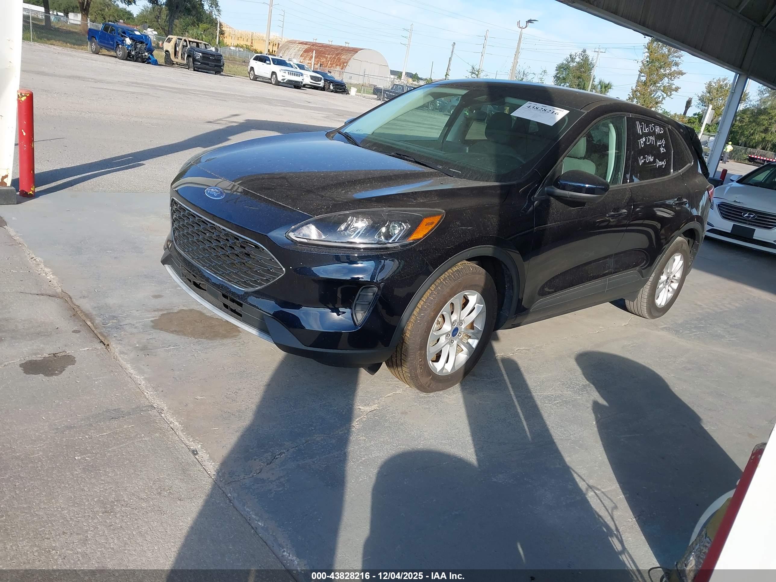 FORD ESCAPE image 2