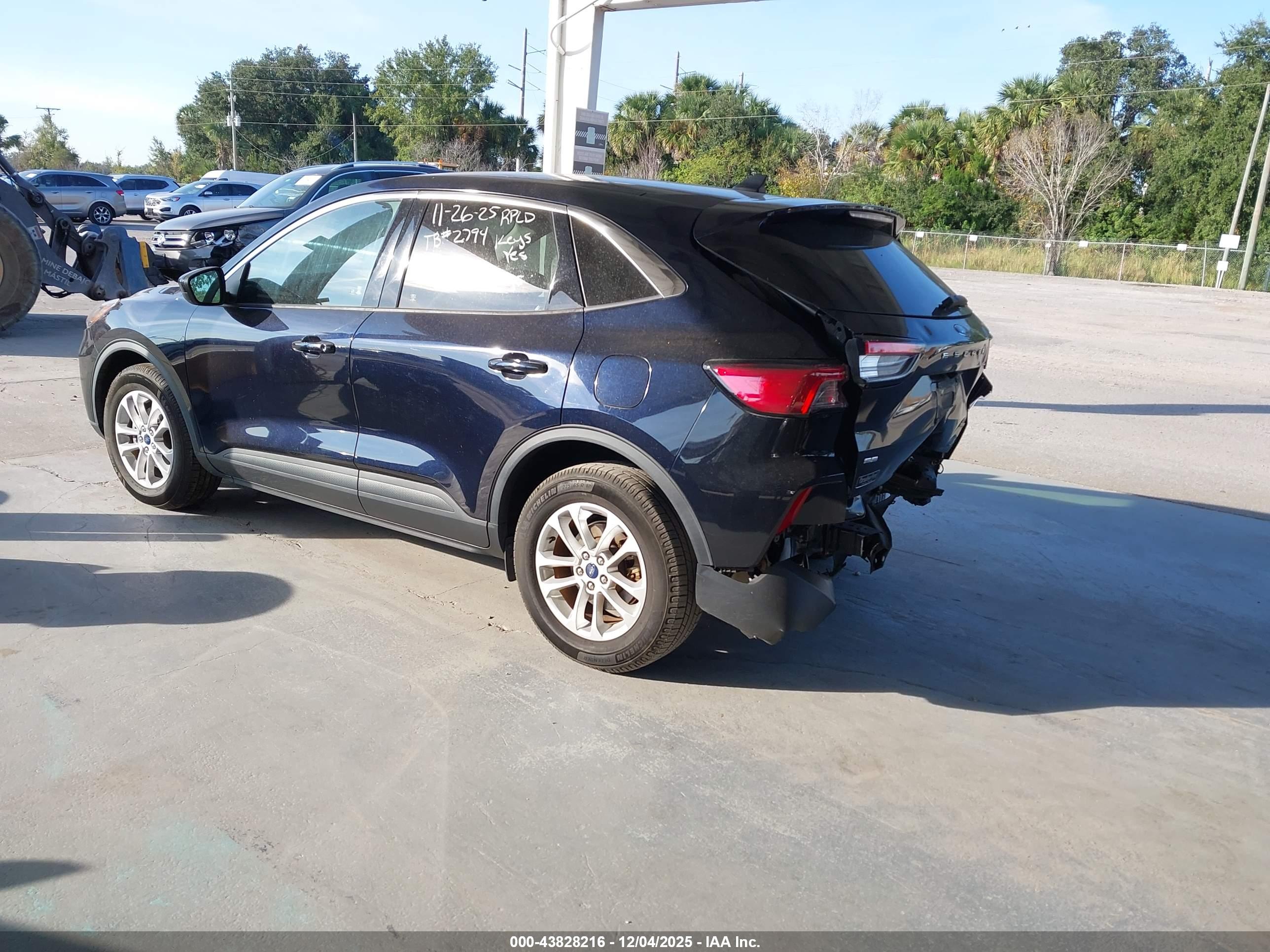 FORD ESCAPE image 3