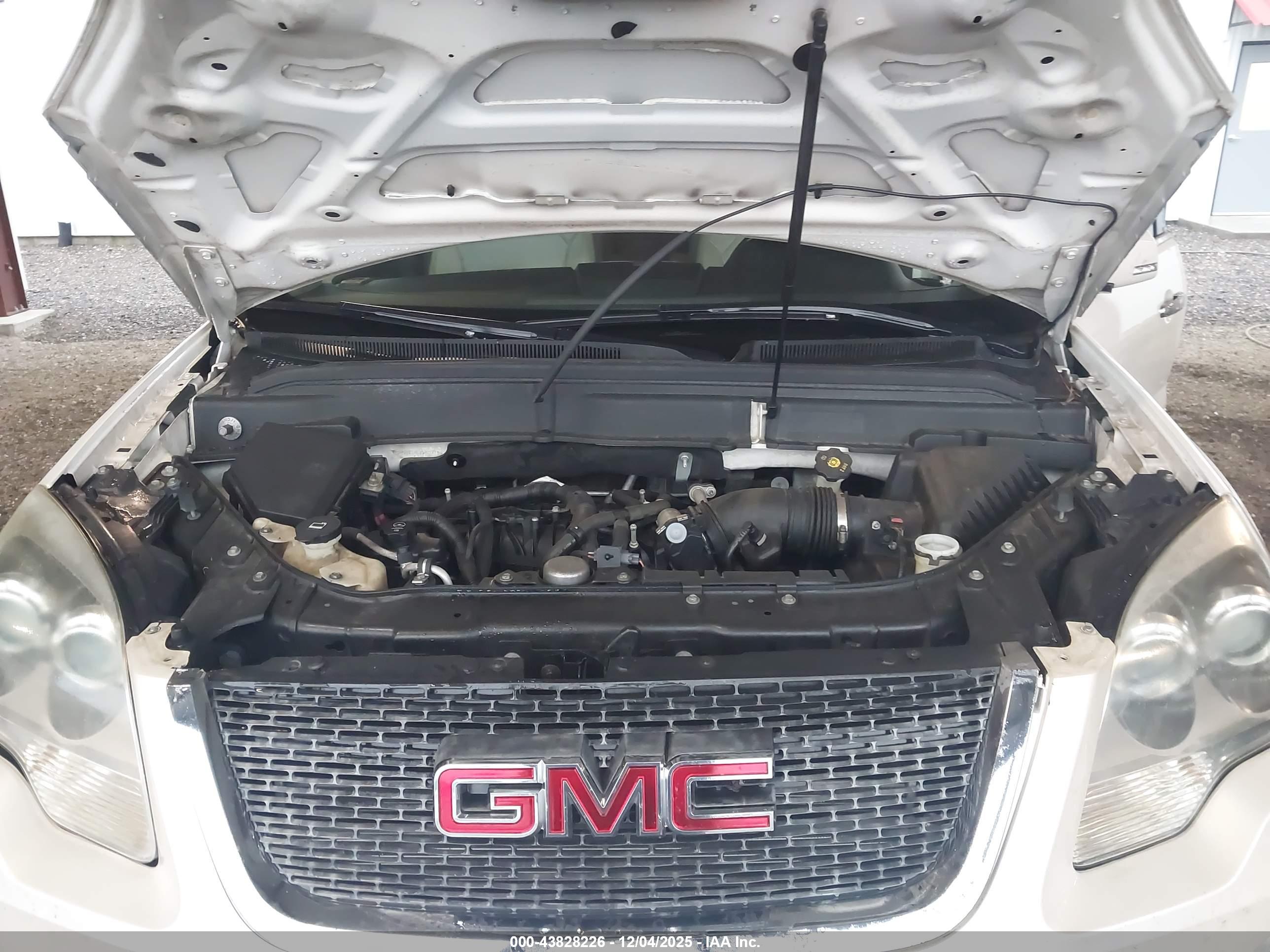 GMC ACADIA image 10